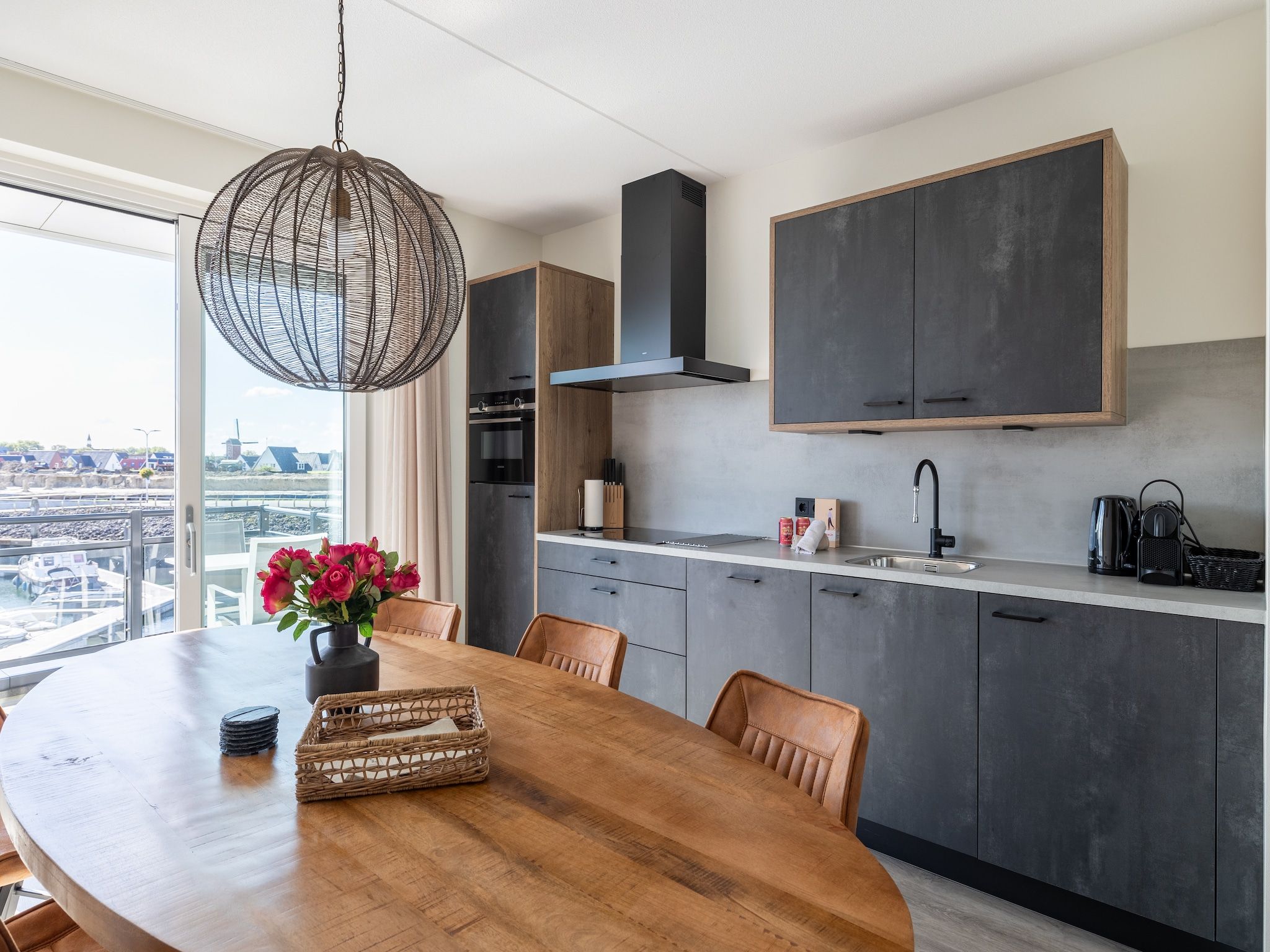 De keuken van Appartement Vista Maris "Charlotte's Parel" - Havenweg 8-44  Sint-Annaland in Sint-Annaland