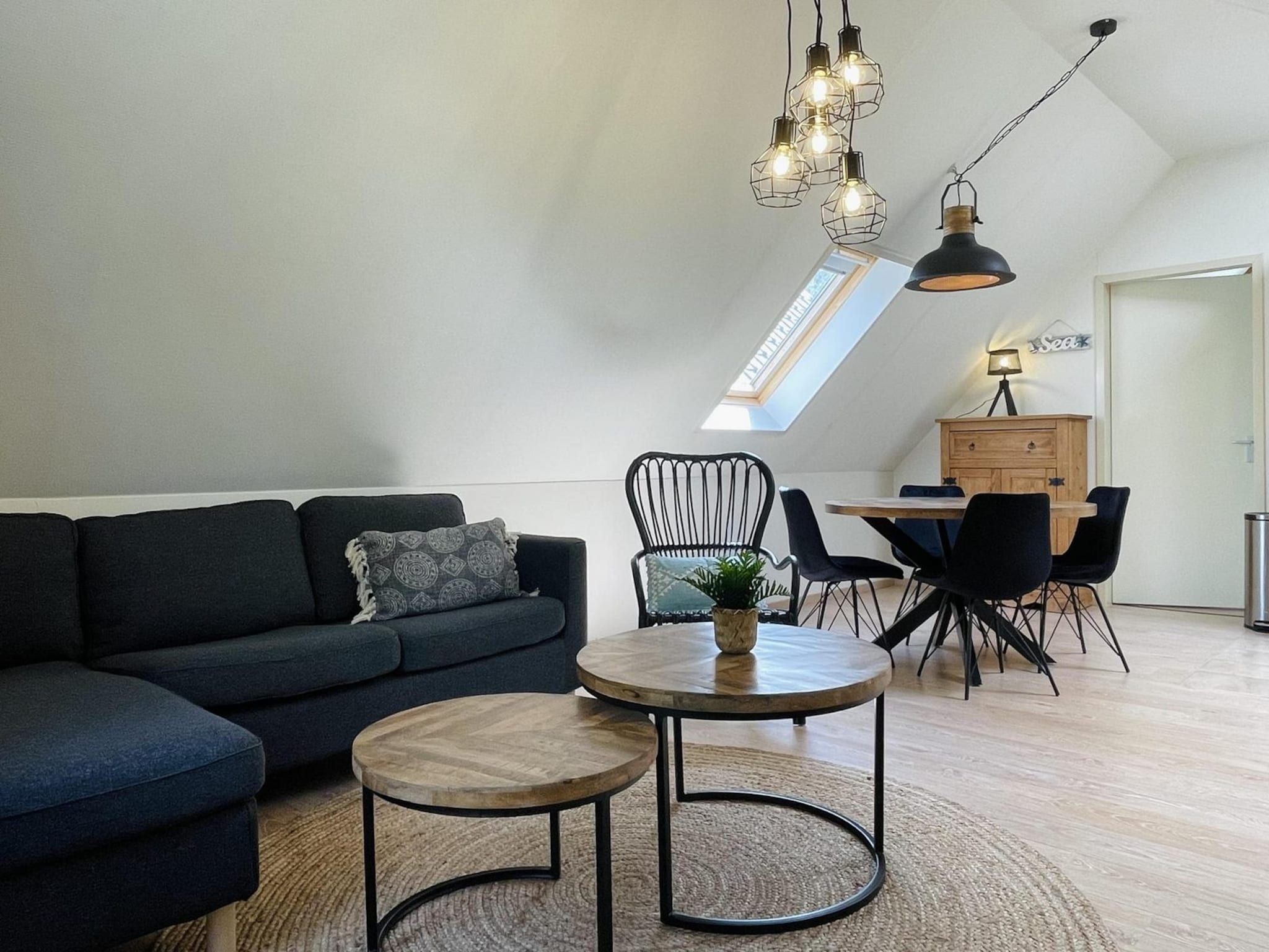 De woonkamer van Anzelhoef Apartment Oost in Sint Maartenszee