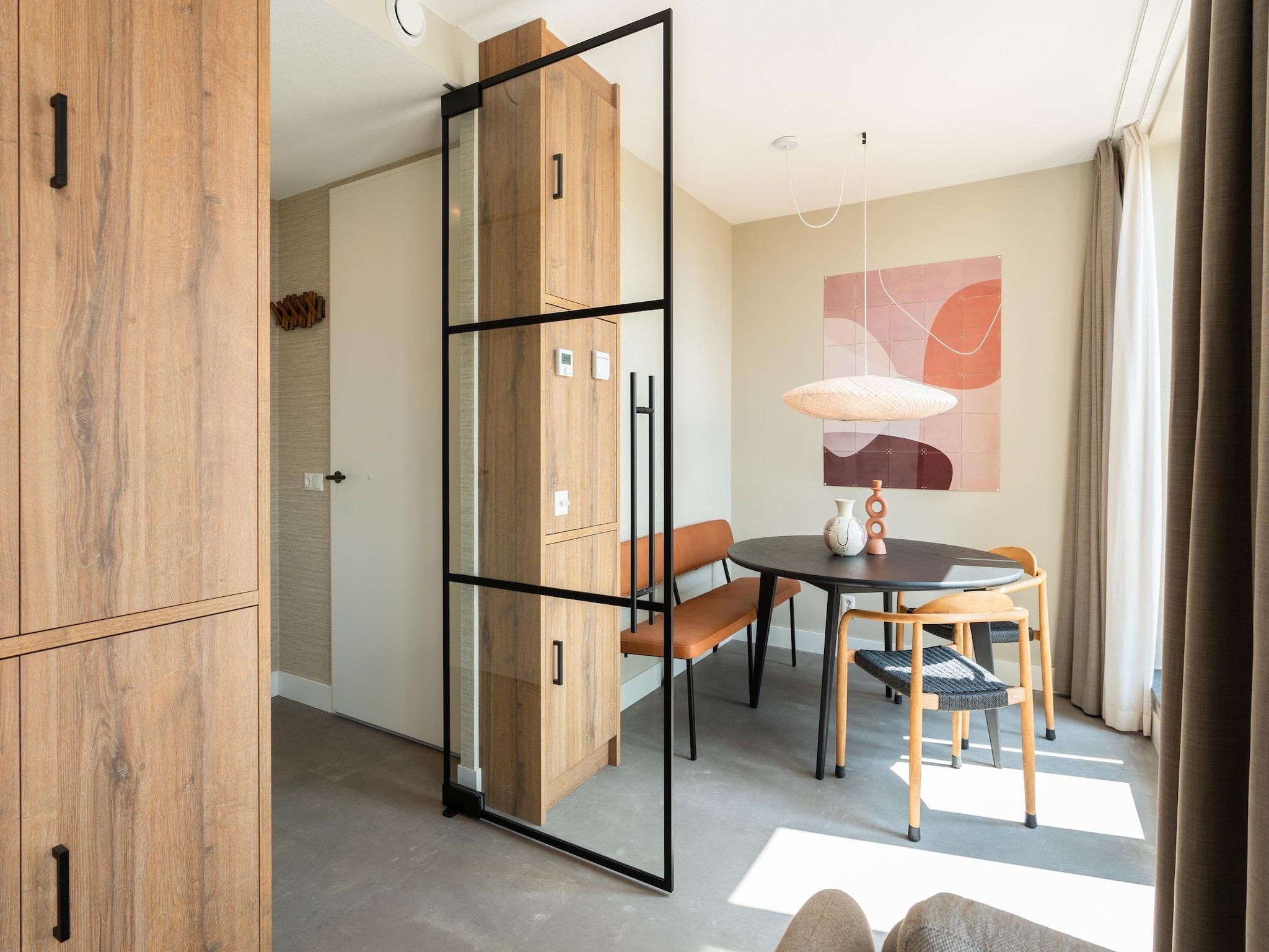 De eetkamer van Walden 4 in Den  Haag