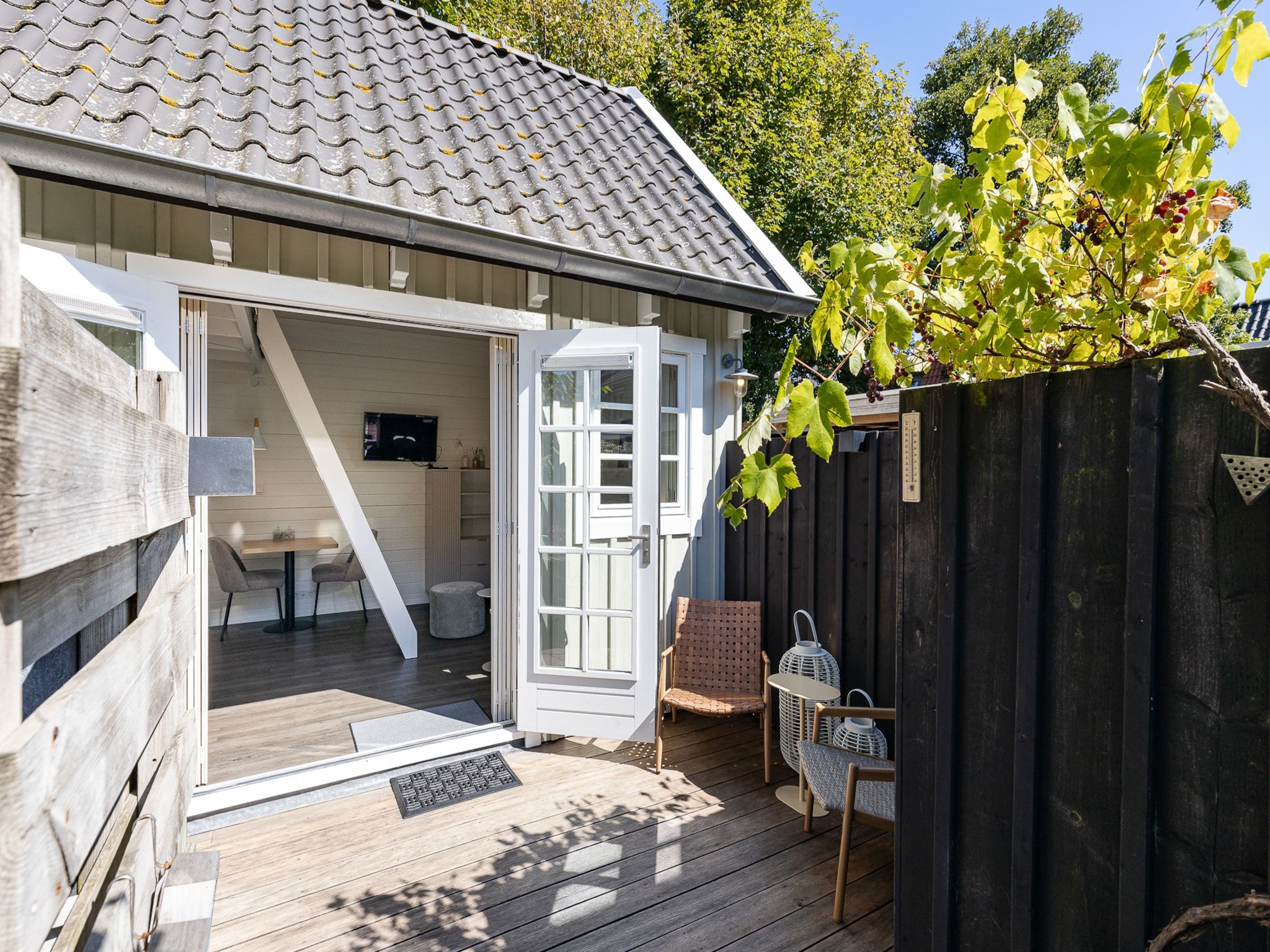 Het terras van Lijsterhofstraat 13 - Knusse vakantiewoning nabij strand en centrum in Domburg