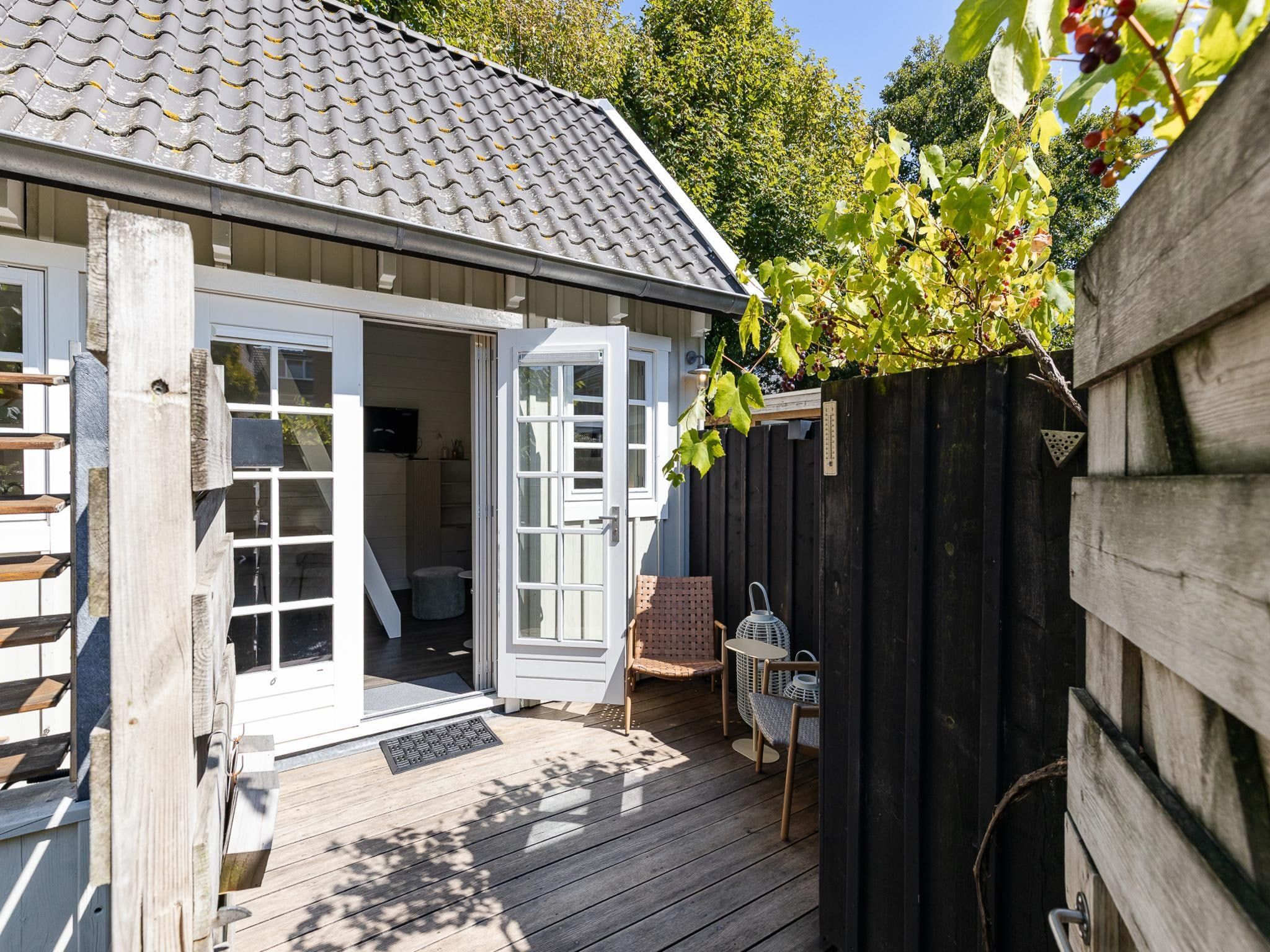 Het terras van Lijsterhofstraat 13 - Knusse vakantiewoning nabij strand en centrum in Domburg