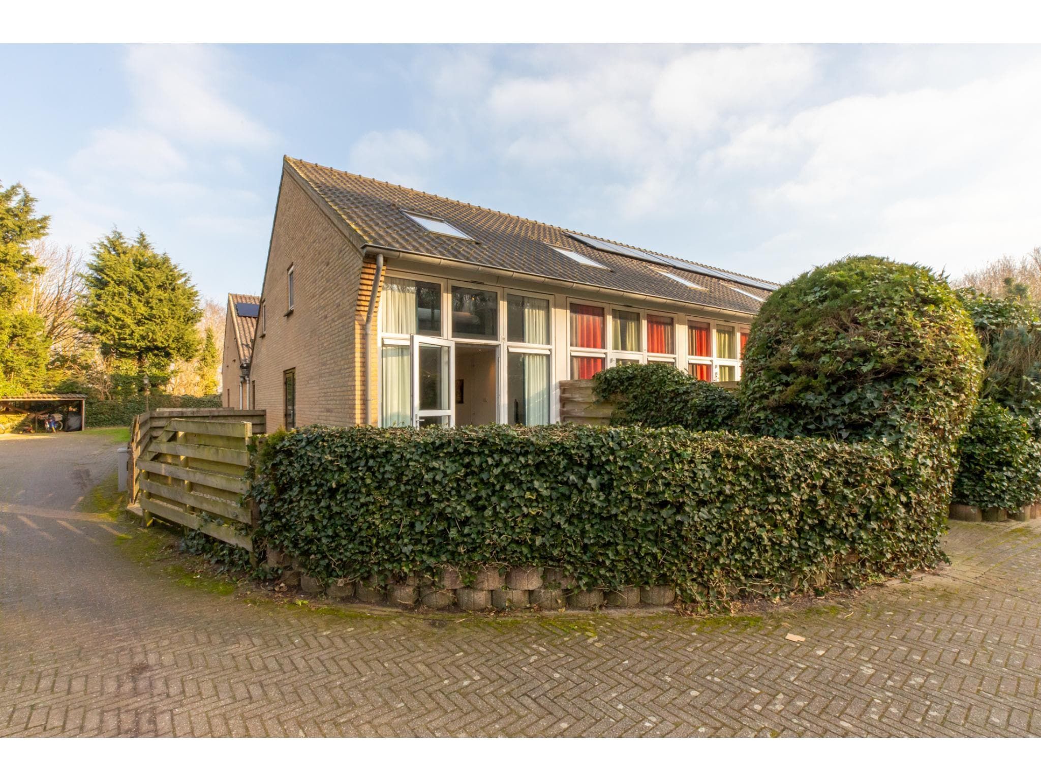 De buitenkant van WoesteHoeve in Biggekerke