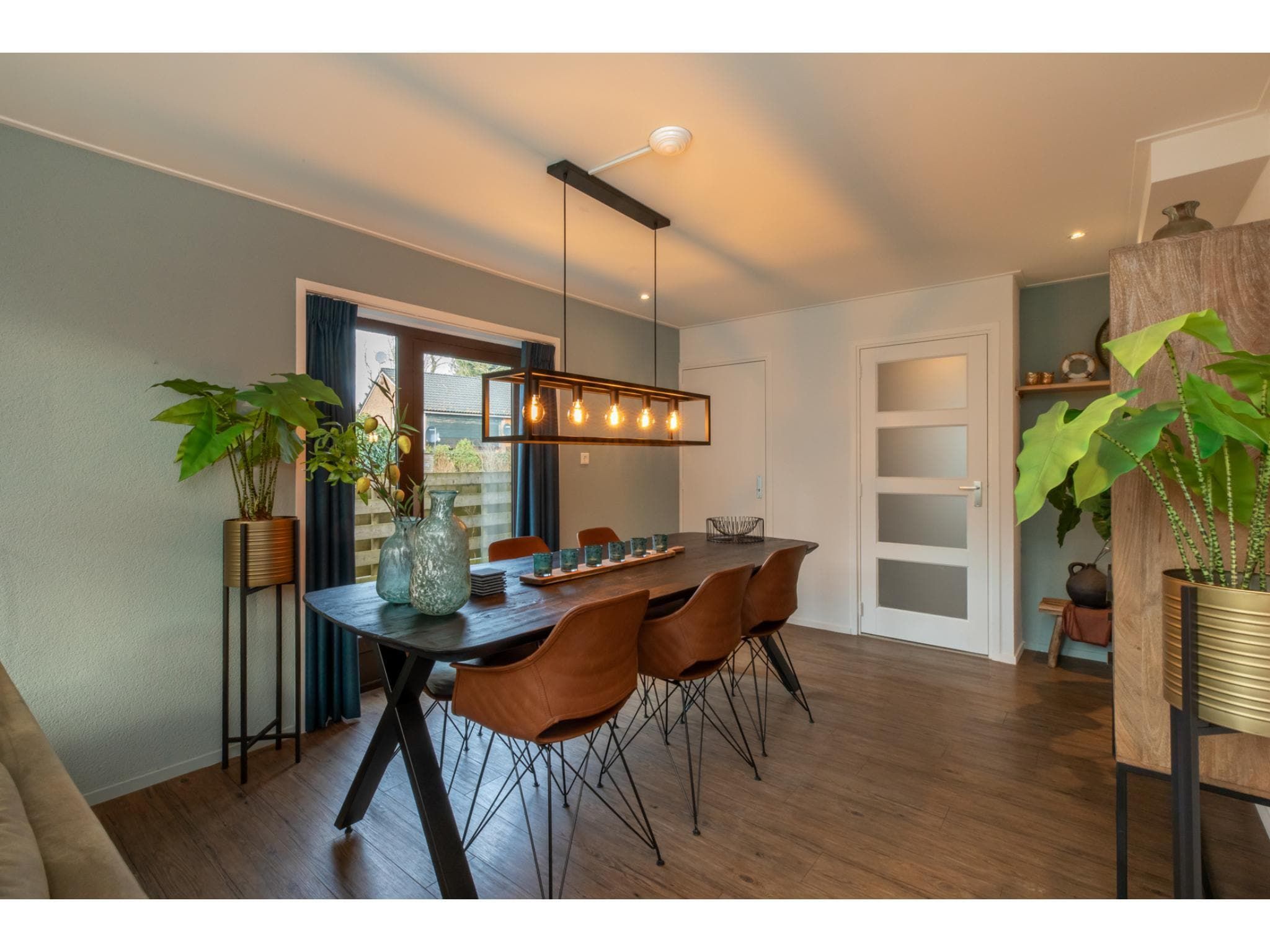 De woonkamer van WoesteHoeve in Biggekerke