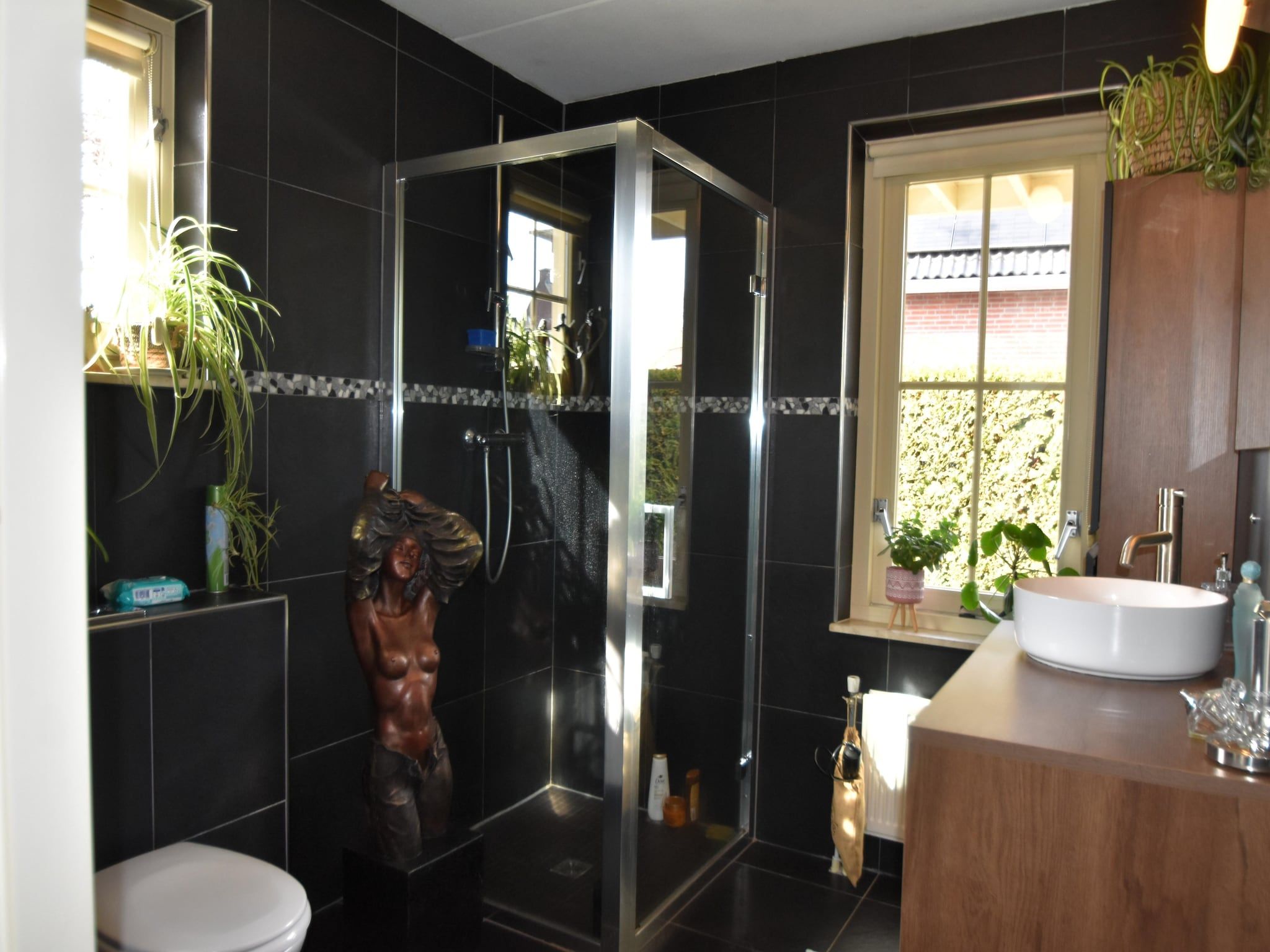 De badkamer van Watervilla 51 in Simonshaven