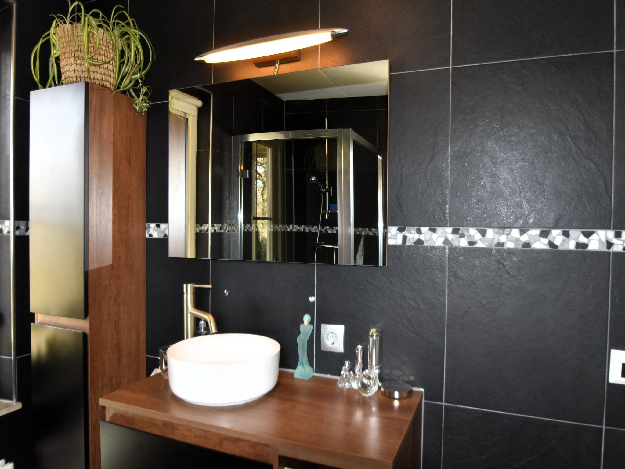 De badkamer van Watervilla 51 in Simonshaven