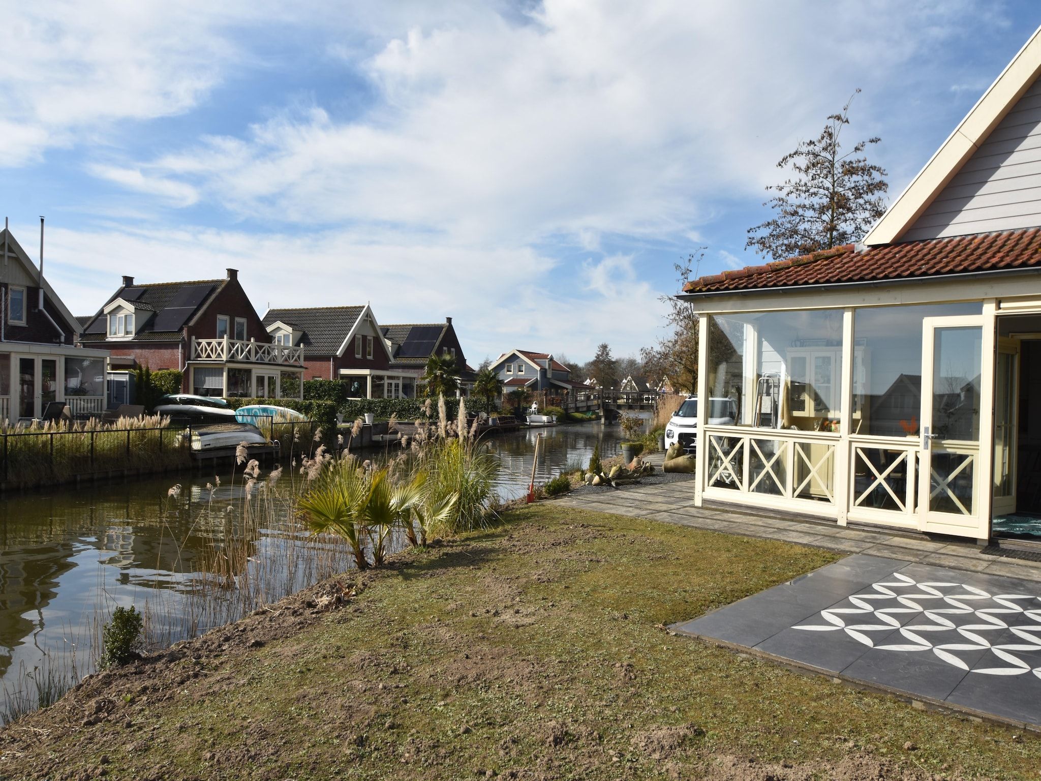 De tuin van Watervilla 51 in Simonshaven