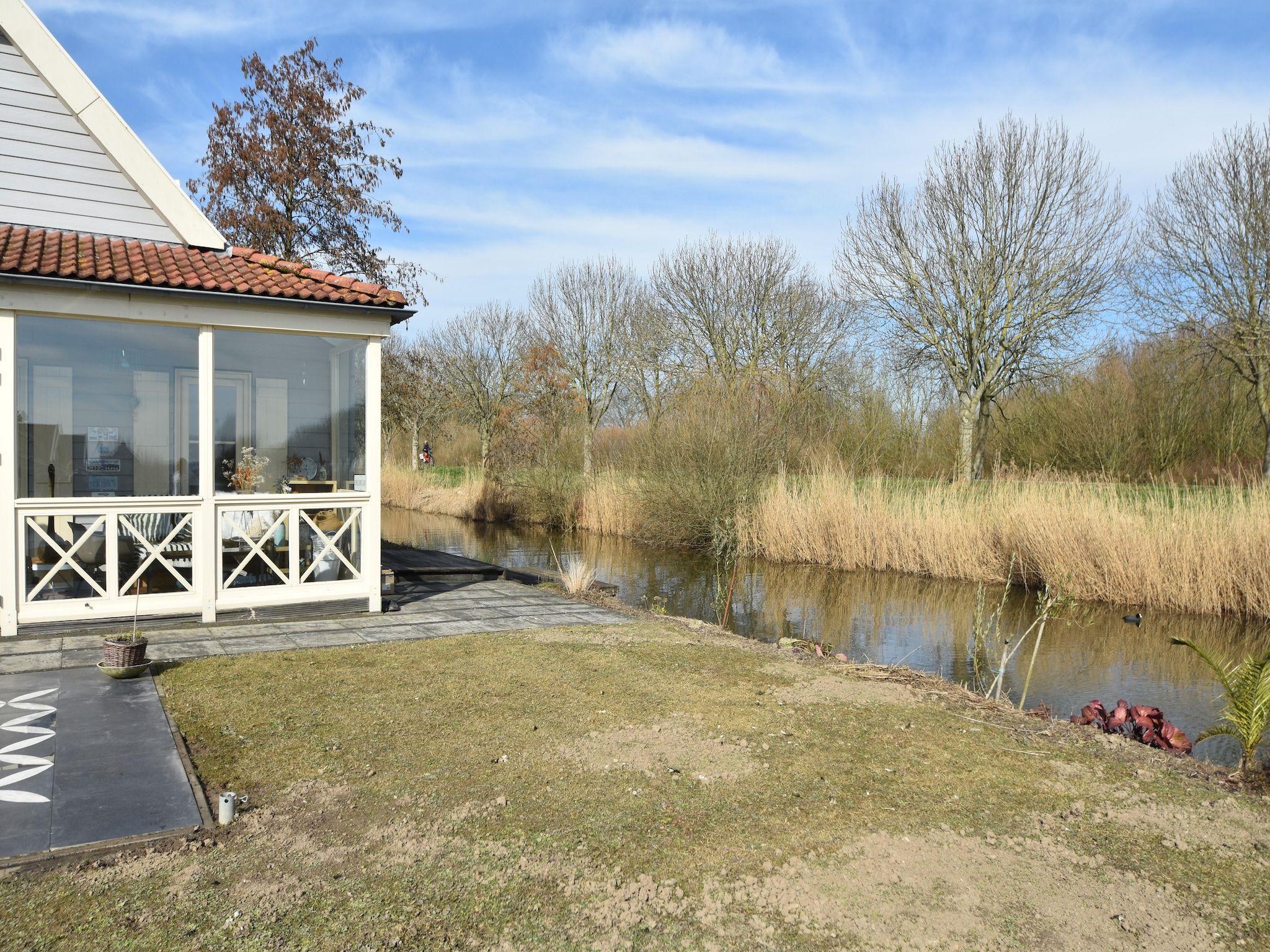 De tuin van Watervilla 51 in Simonshaven
