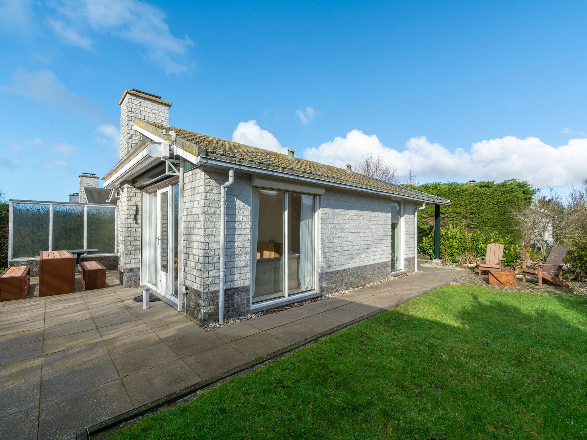 Het terras van Watersnip 57 "Huis Skuumkoppe" in Petten