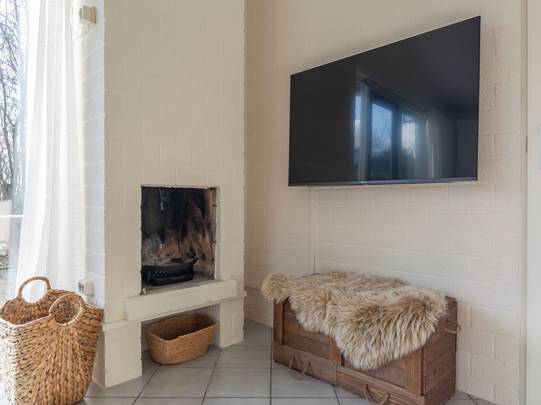 De woonkamer van Watersnip 57 "Huis Skuumkoppe" in Petten