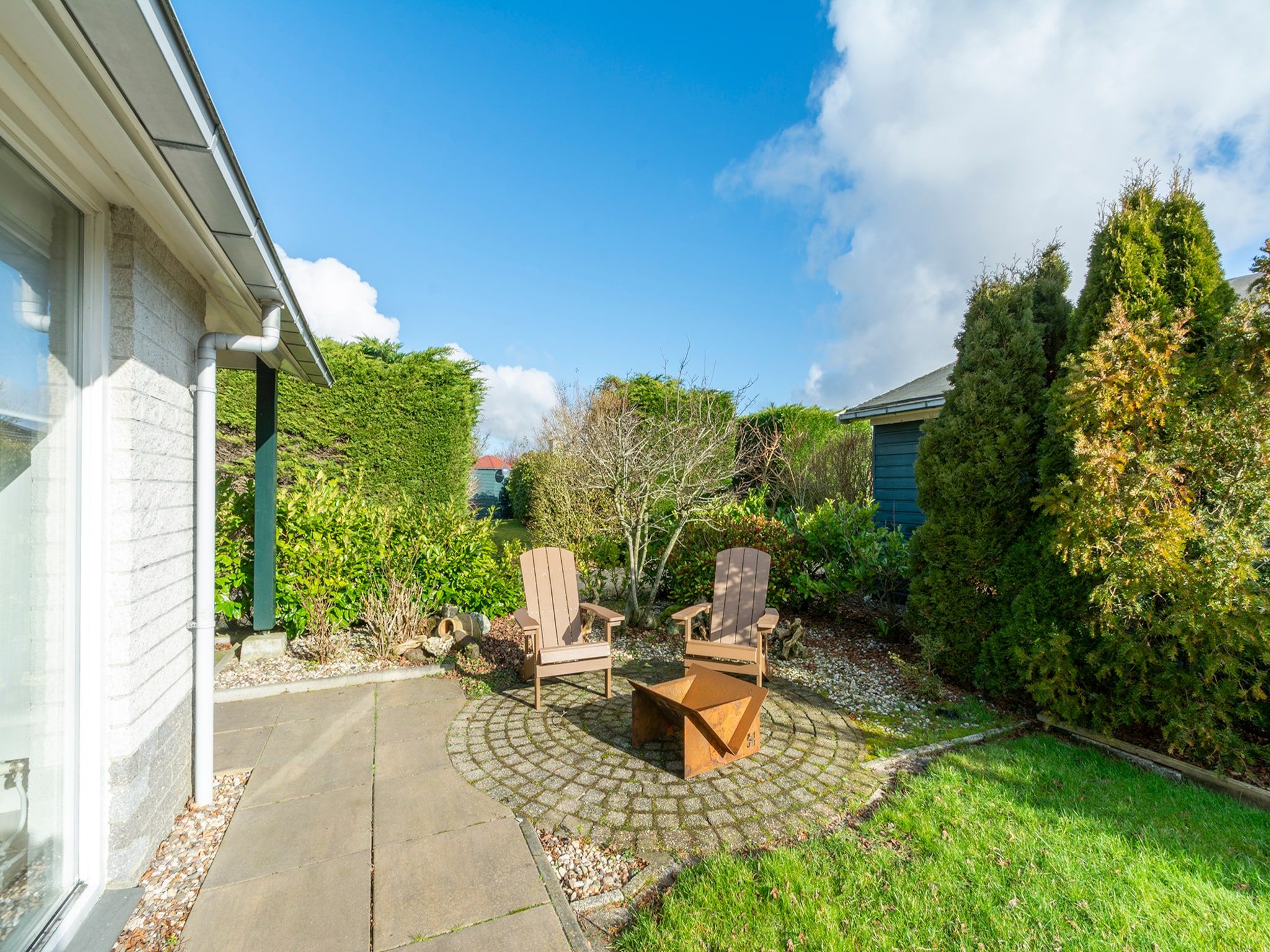 Het terras van Watersnip 57 "Huis Skuumkoppe" in Petten