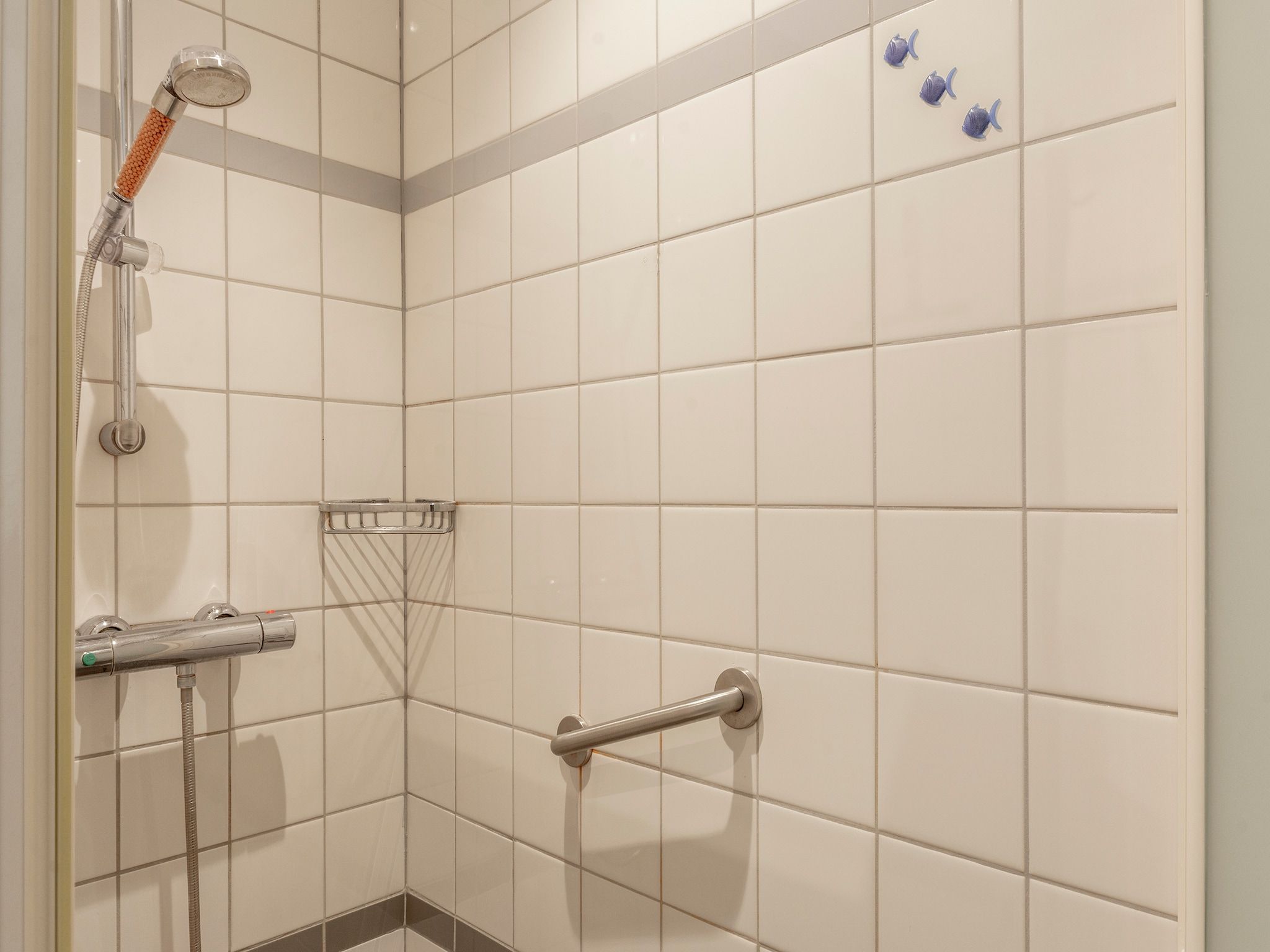 De badkamer van Watersnip 57 "Huis Skuumkoppe" in Petten