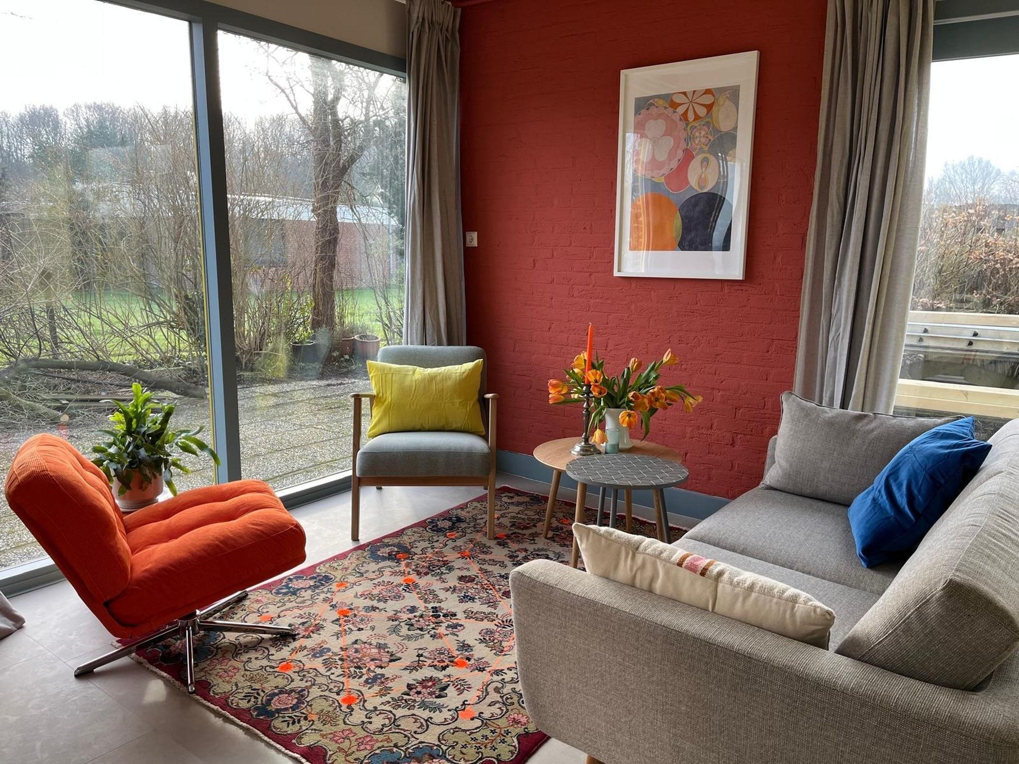 De woonkamer van Nana's in Noordwijkerhout