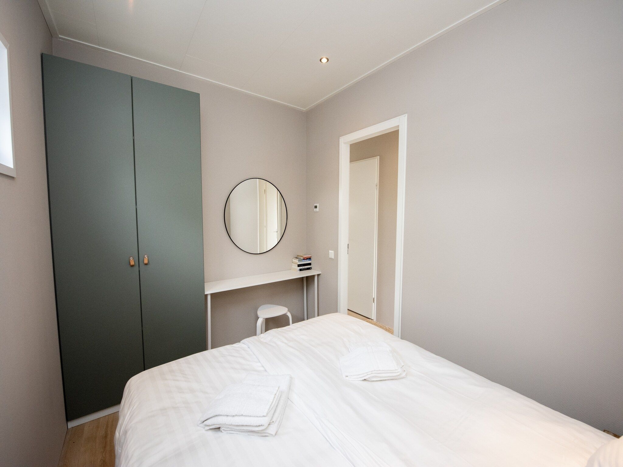 Een slaapkamer van RiggelBrug Sneekermeer in Offingawier