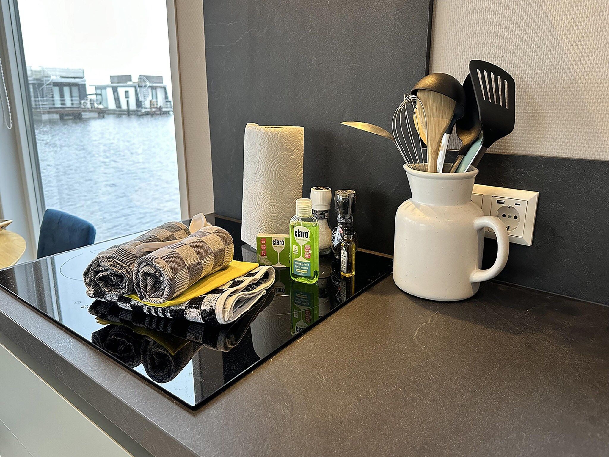 Sfeerbeeld van RiggelBrug Sneekermeer in Offingawier