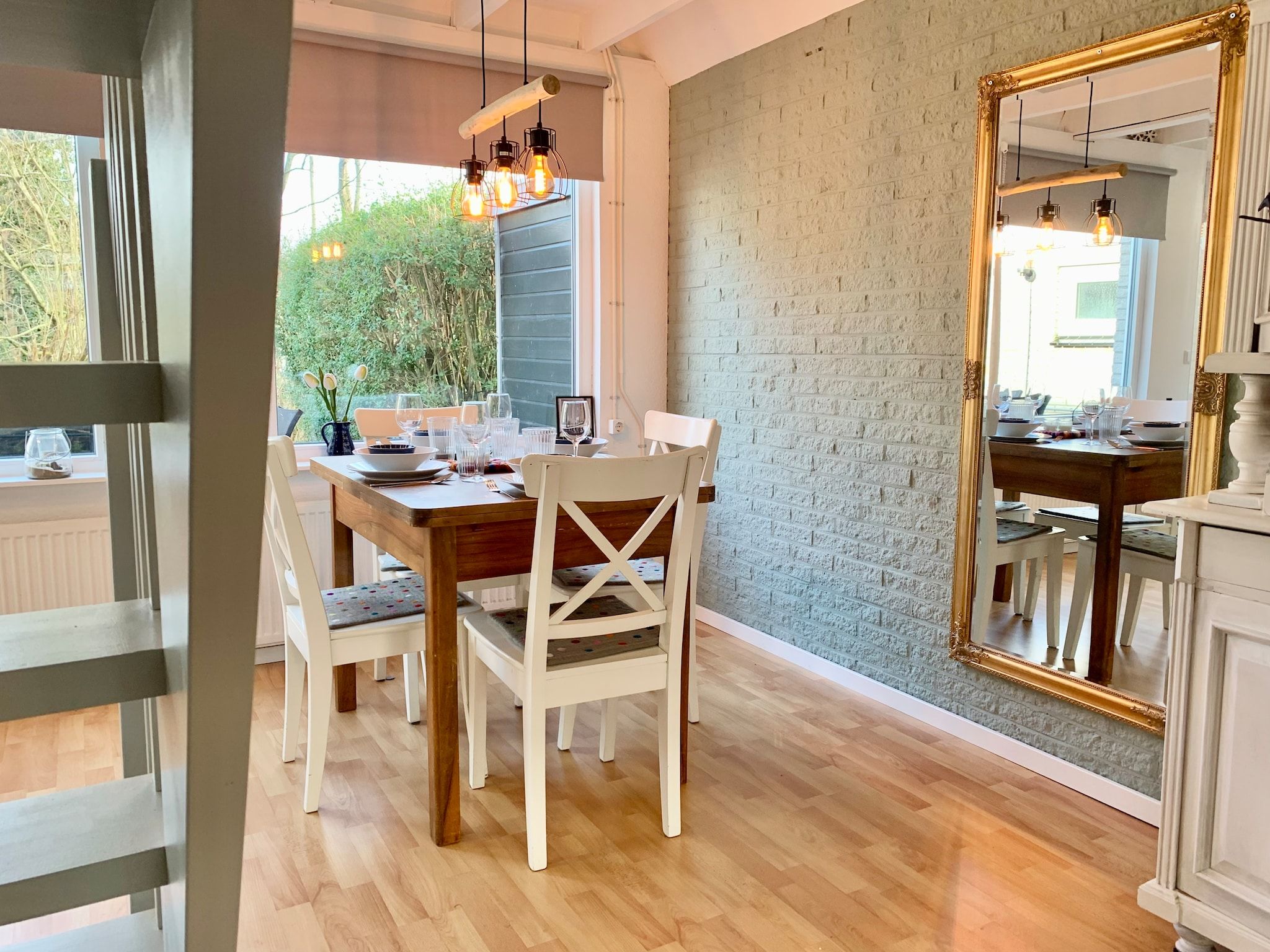 De eetkamer van Belkmerduinen 31 in Sint Maartenszee