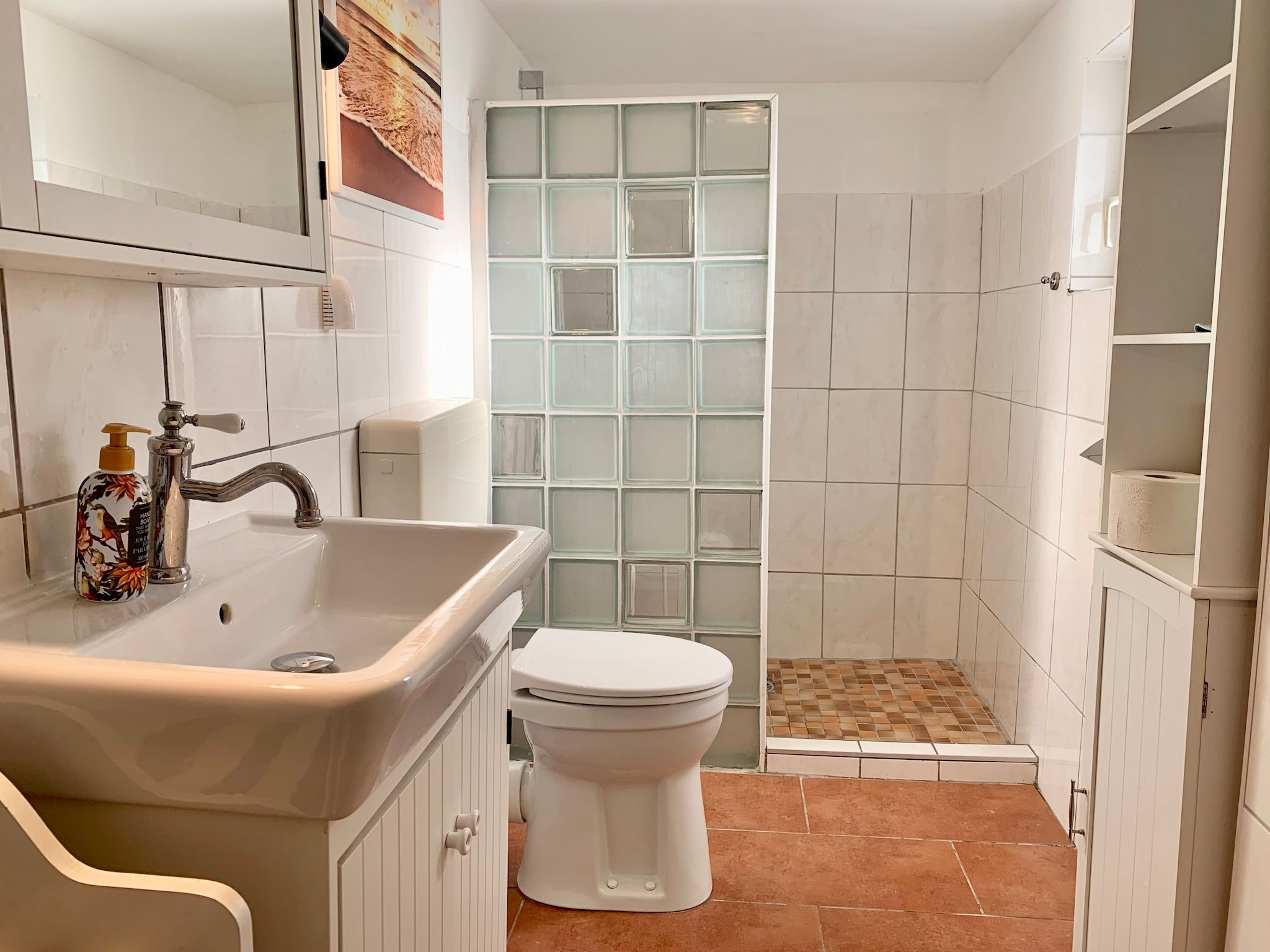 De badkamer van Belkmerduinen 31 in Sint Maartenszee