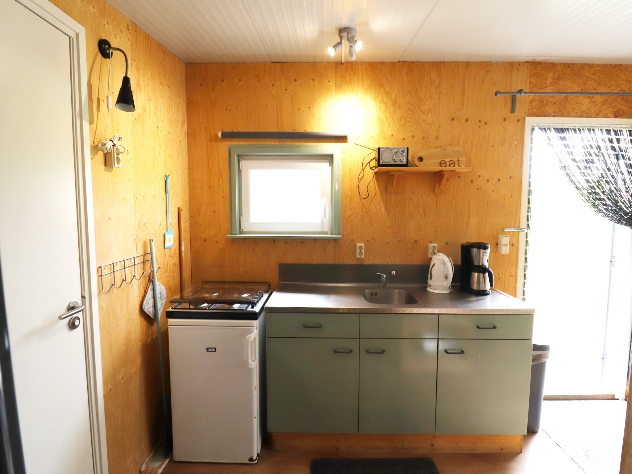 De keuken van Cosy cabin 2 in Heeg