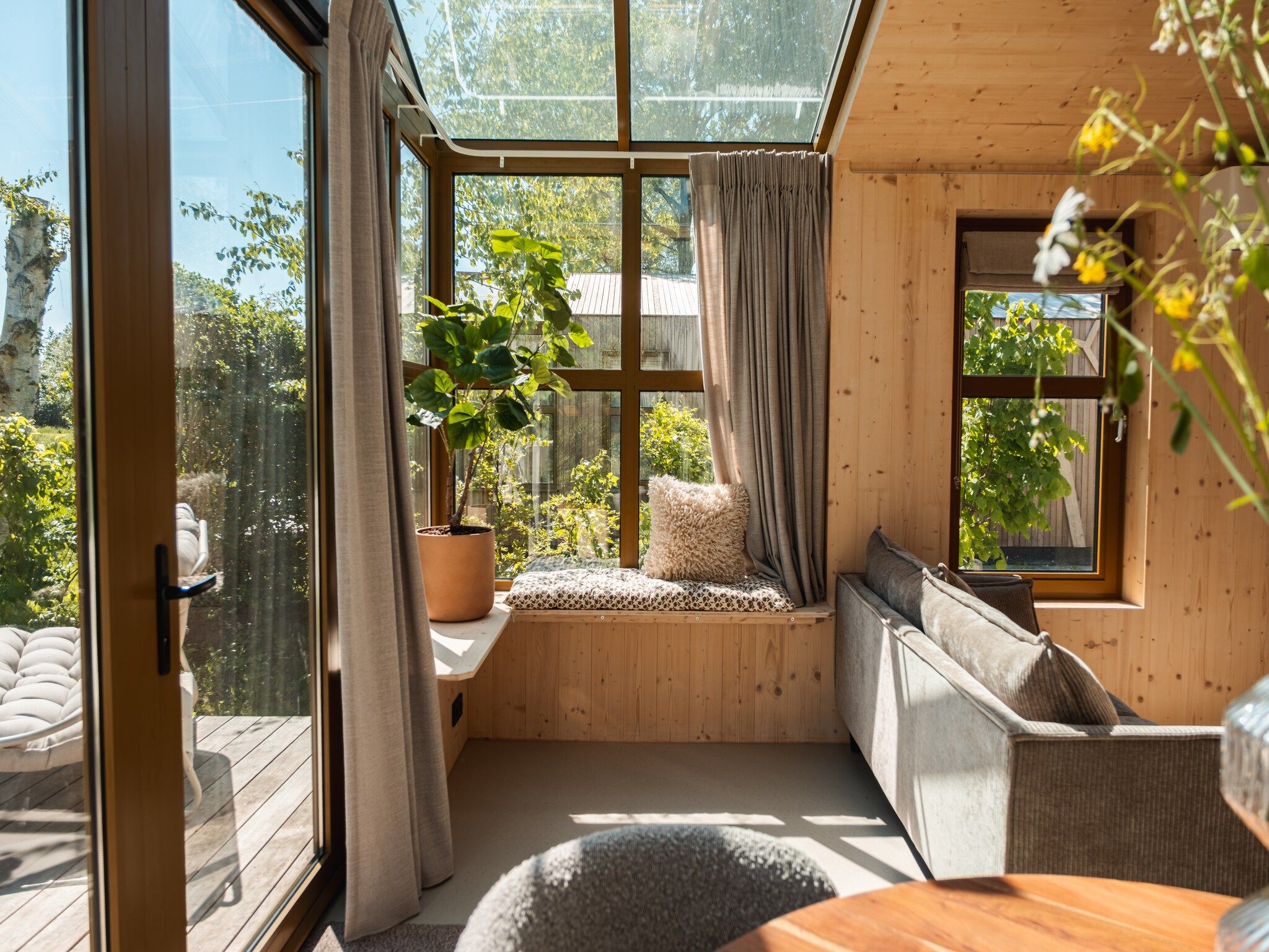 De woonkamer van Large Green House 4 persoons in Scherpenzeel (FR)