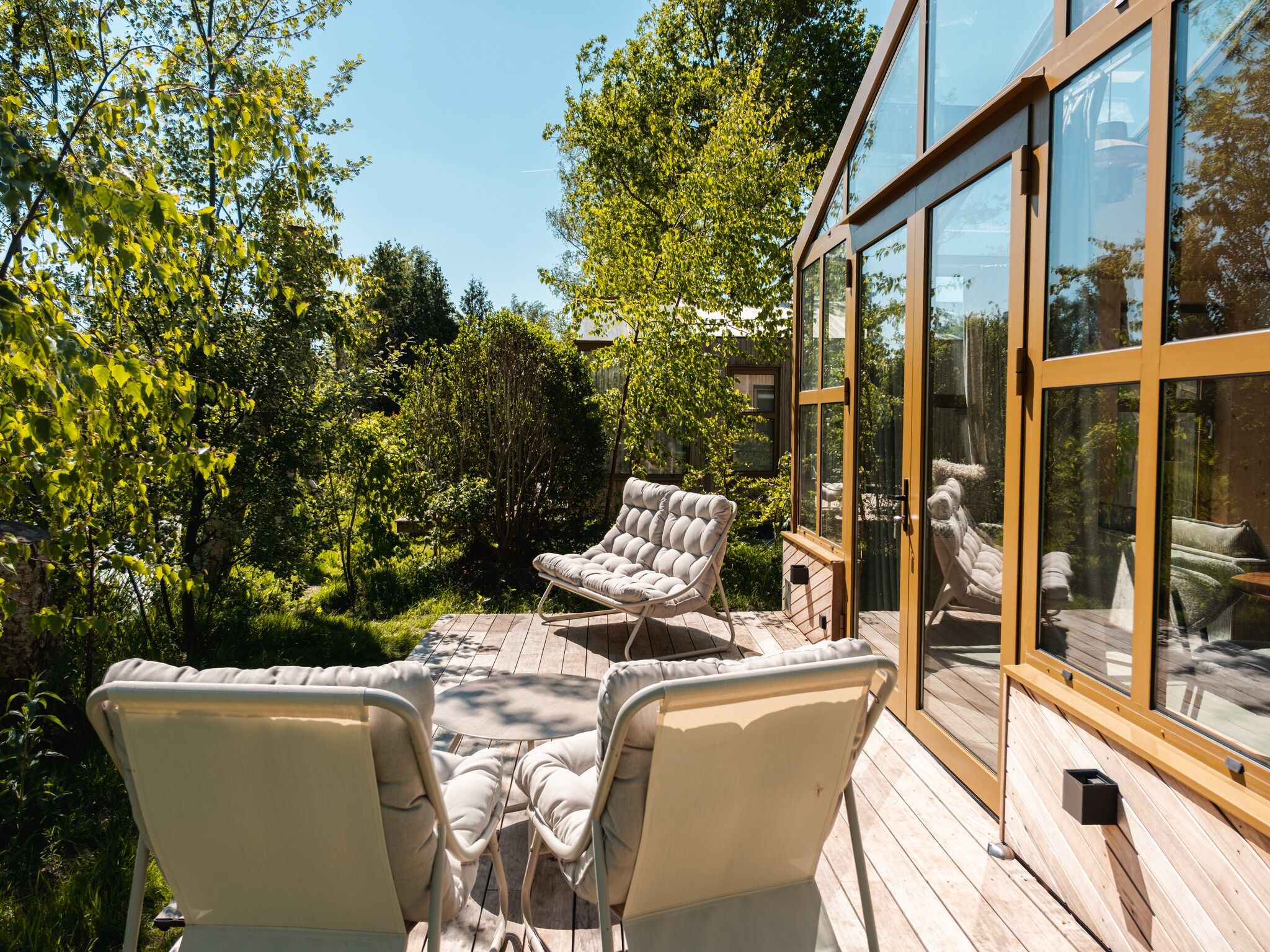 De tuin van Large Green House 4 persoons in Scherpenzeel (FR)