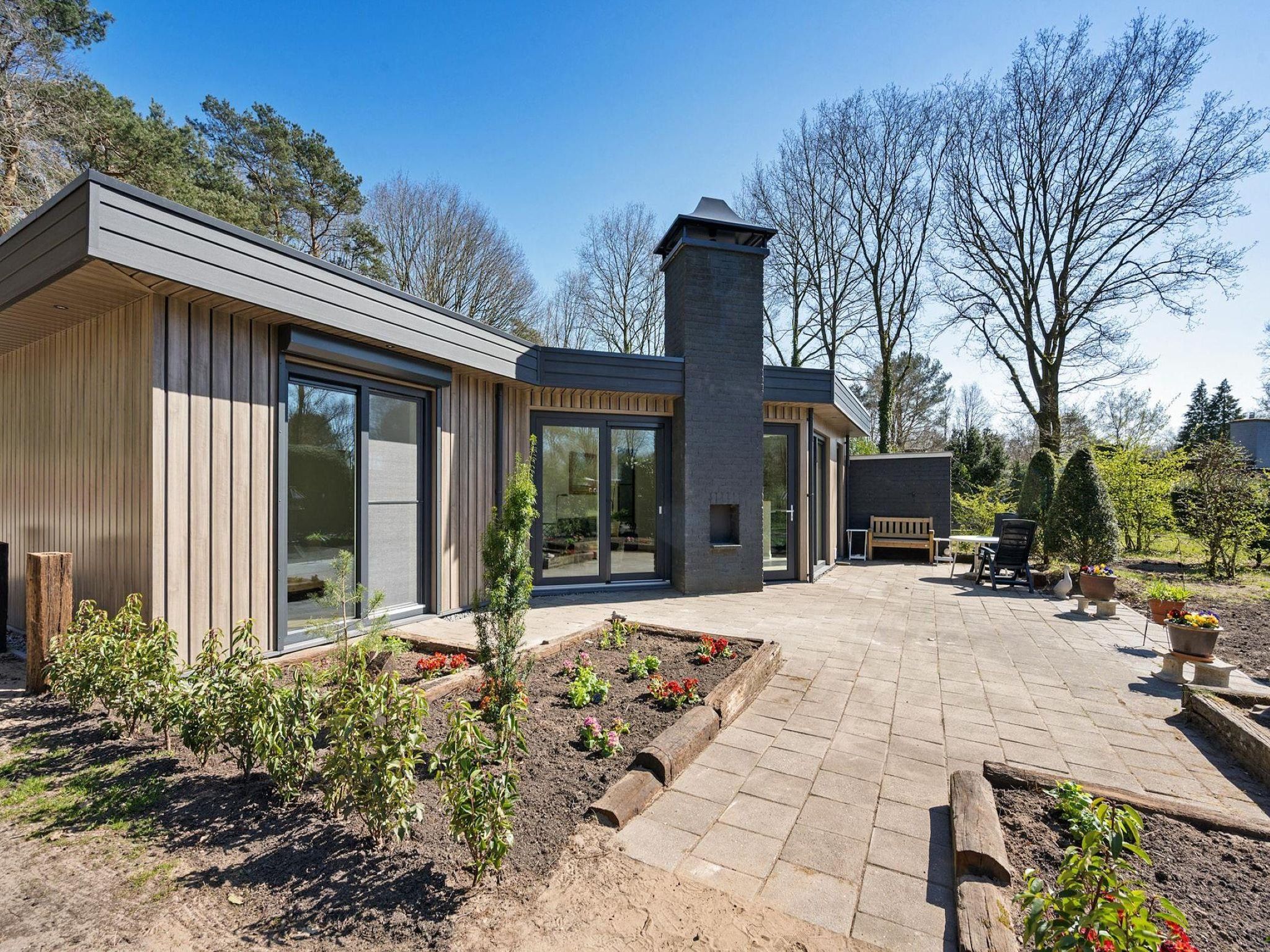 De tuin van Ermerzand Retreat in Erm