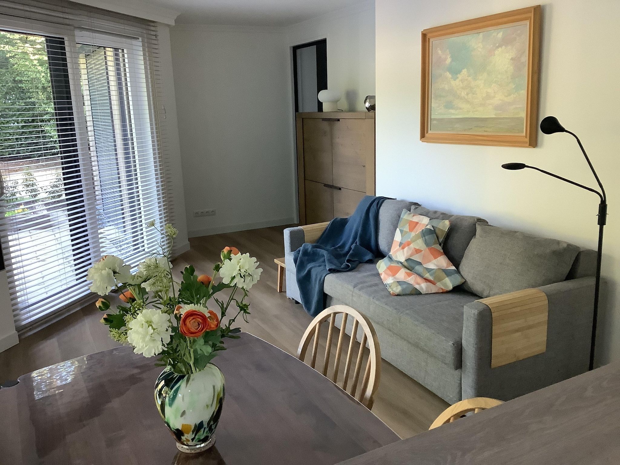 De woonkamer van Ermerzand Retreat in Erm