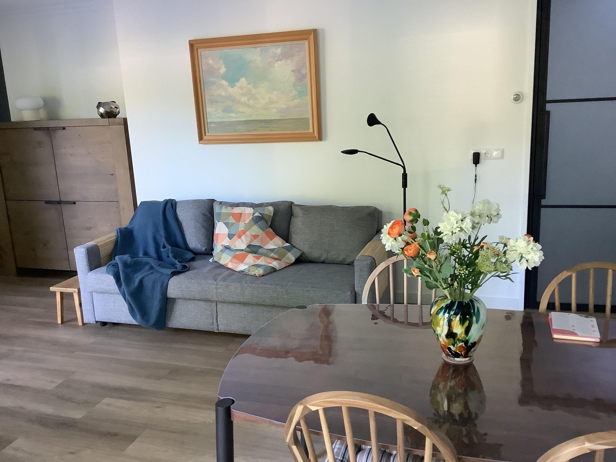 De woonkamer van Ermerzand Retreat in Erm