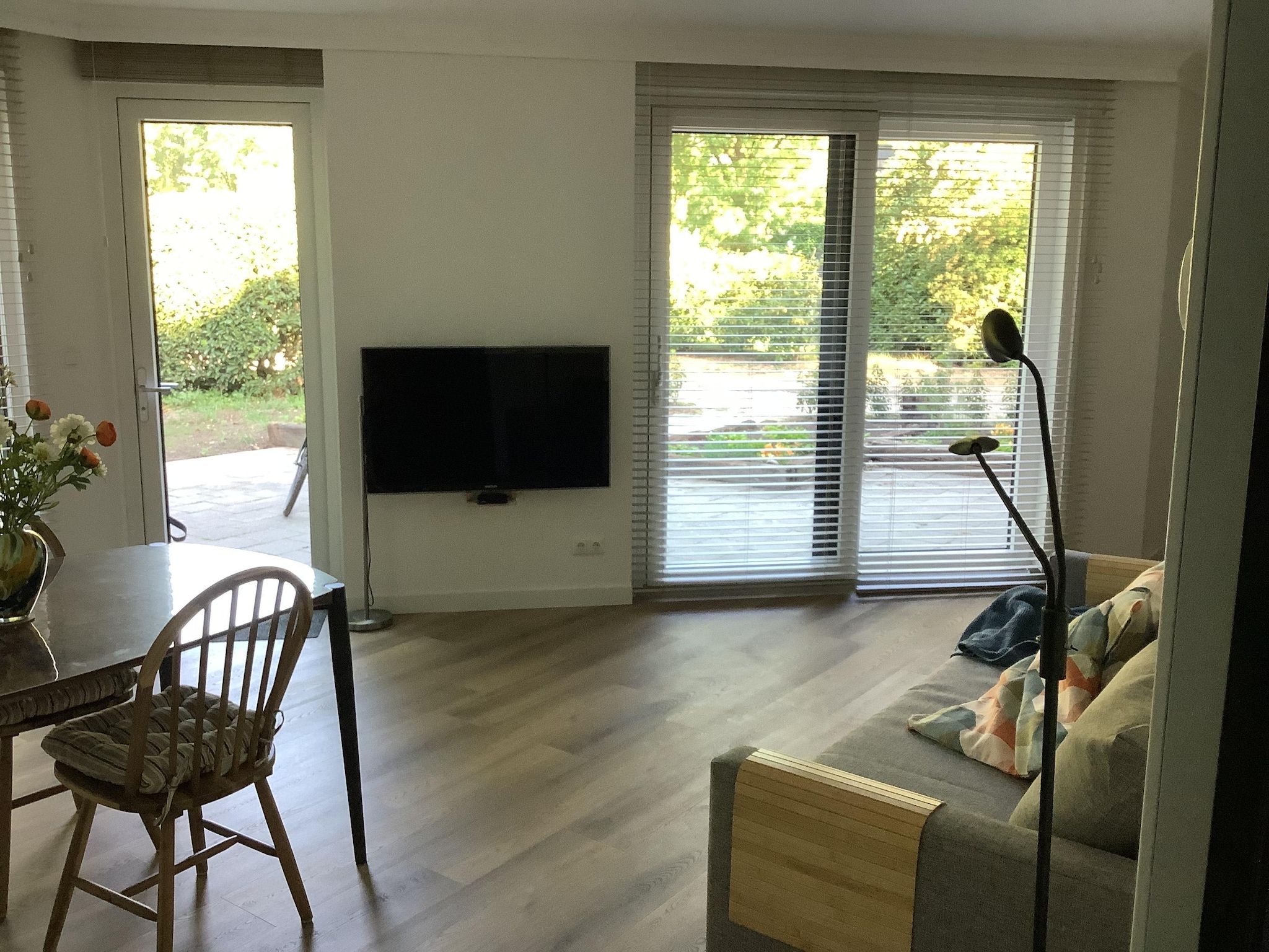 De woonkamer van Ermerzand Retreat in Erm