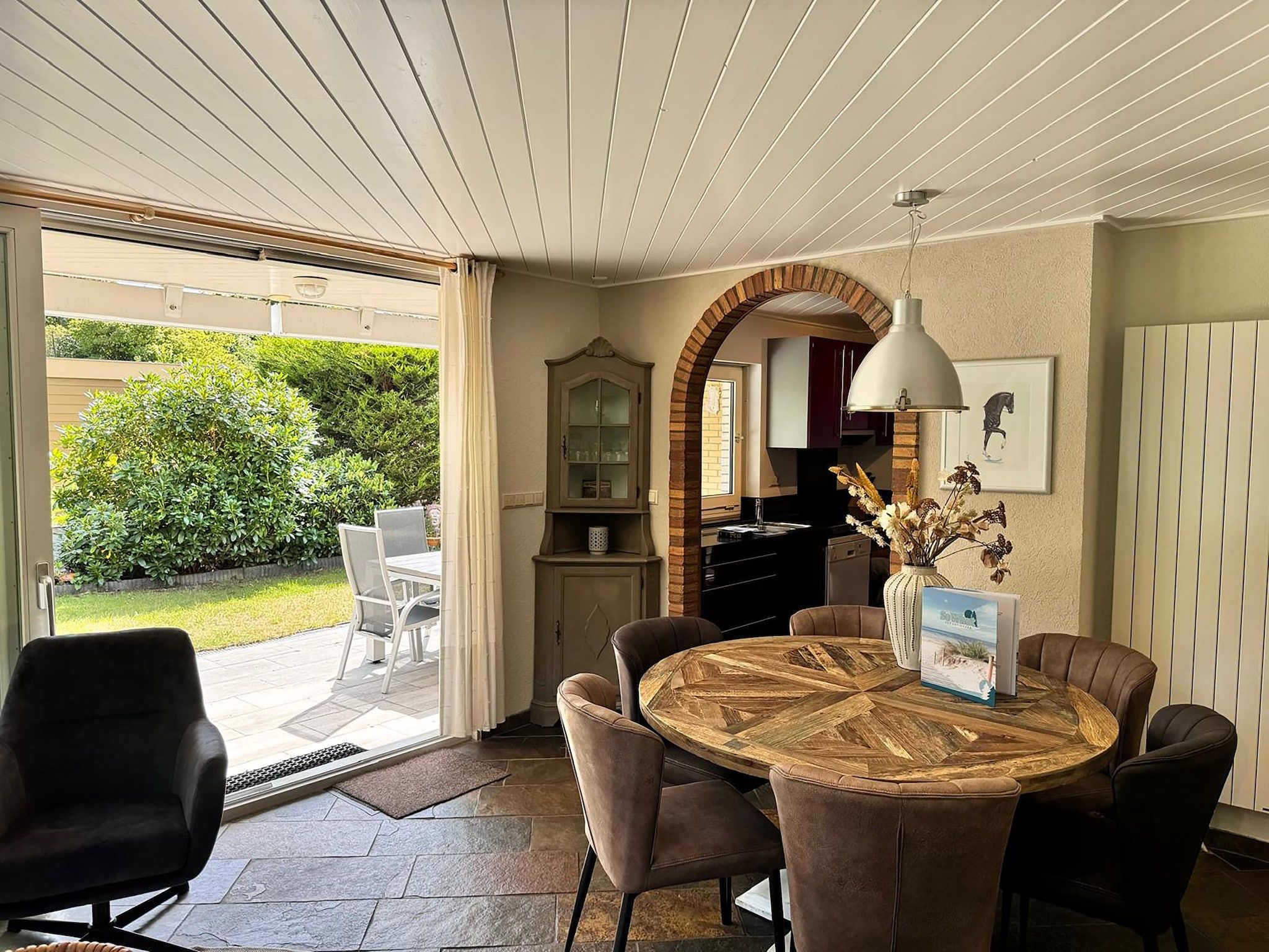 De eetkamer van Bungalow 309 in De Koog