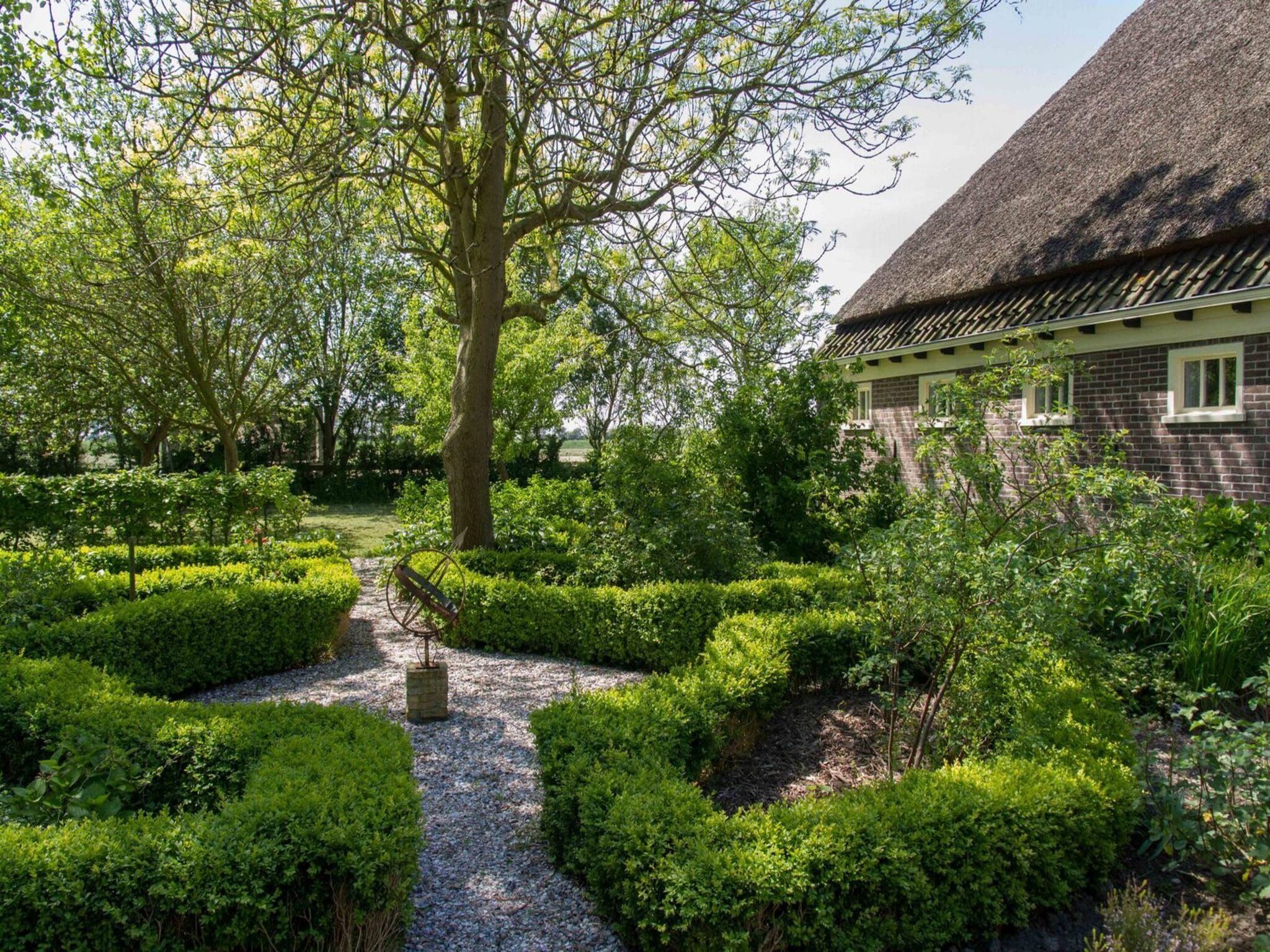 De tuin van Appartement Boerderij in Schagen