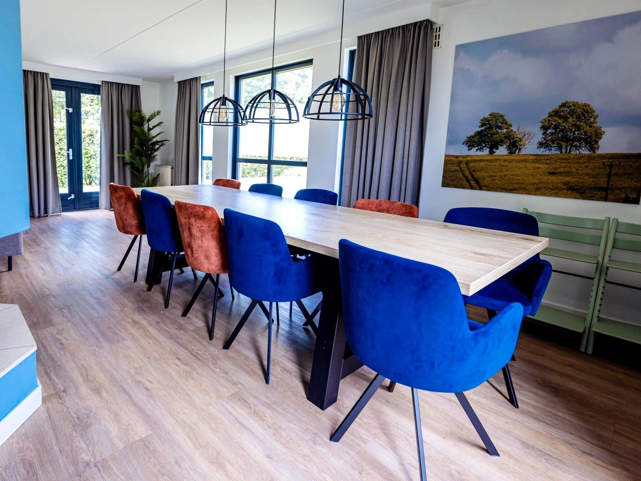De eetkamer van 8 - Persons Family bungalow in Ewijk