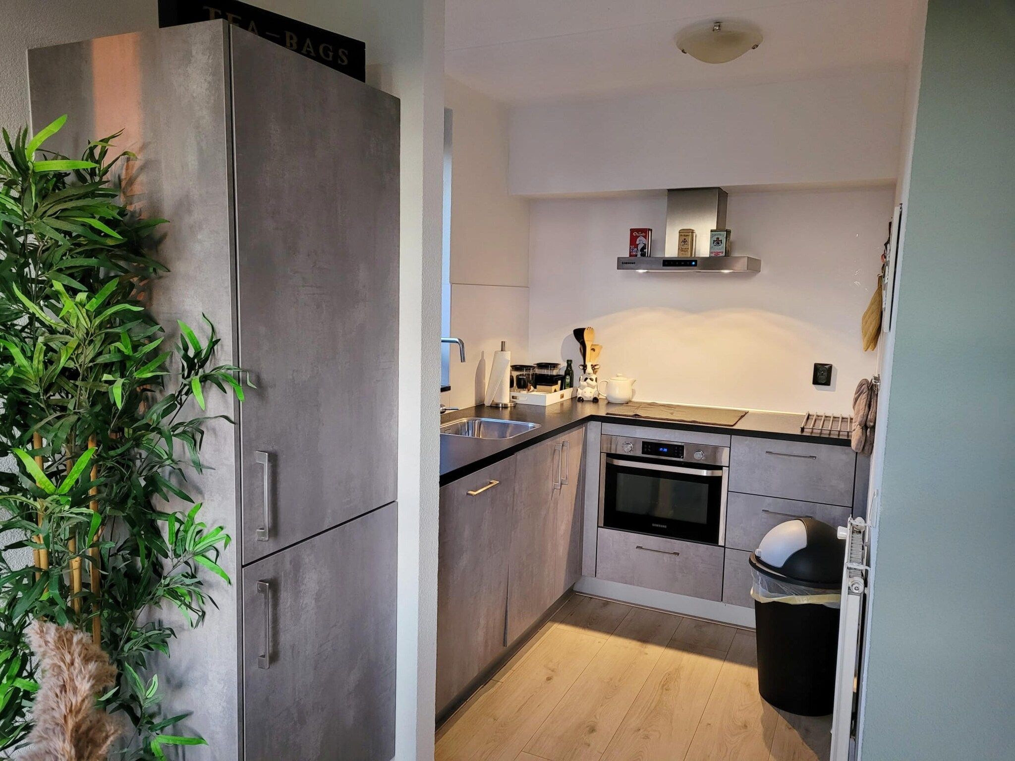 De keuken van 6 - Person Forest Pet & Family Bungalow in Ewijk