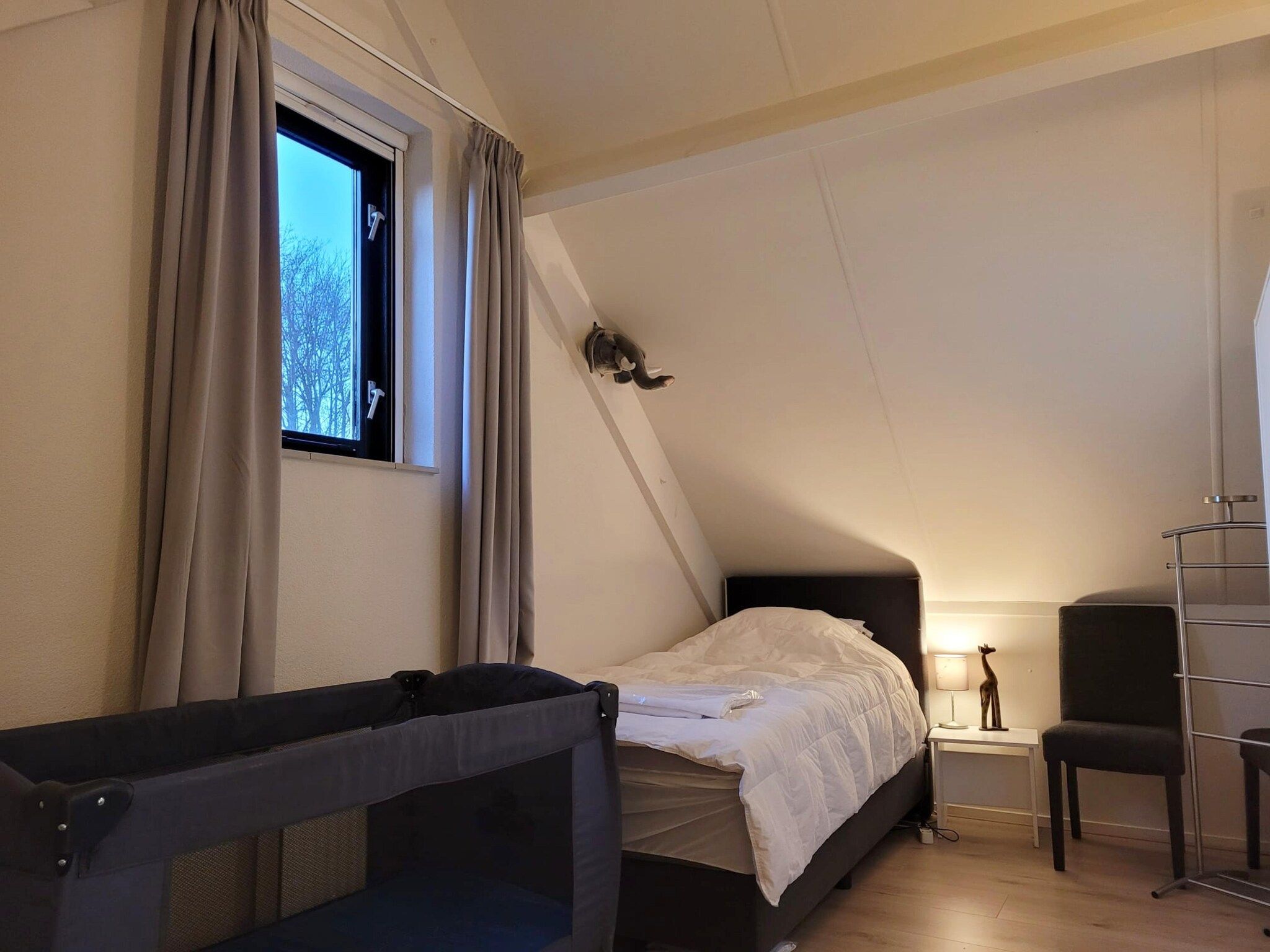 Een slaapkamer van 6 - Person Forest Pet & Family Bungalow in Ewijk