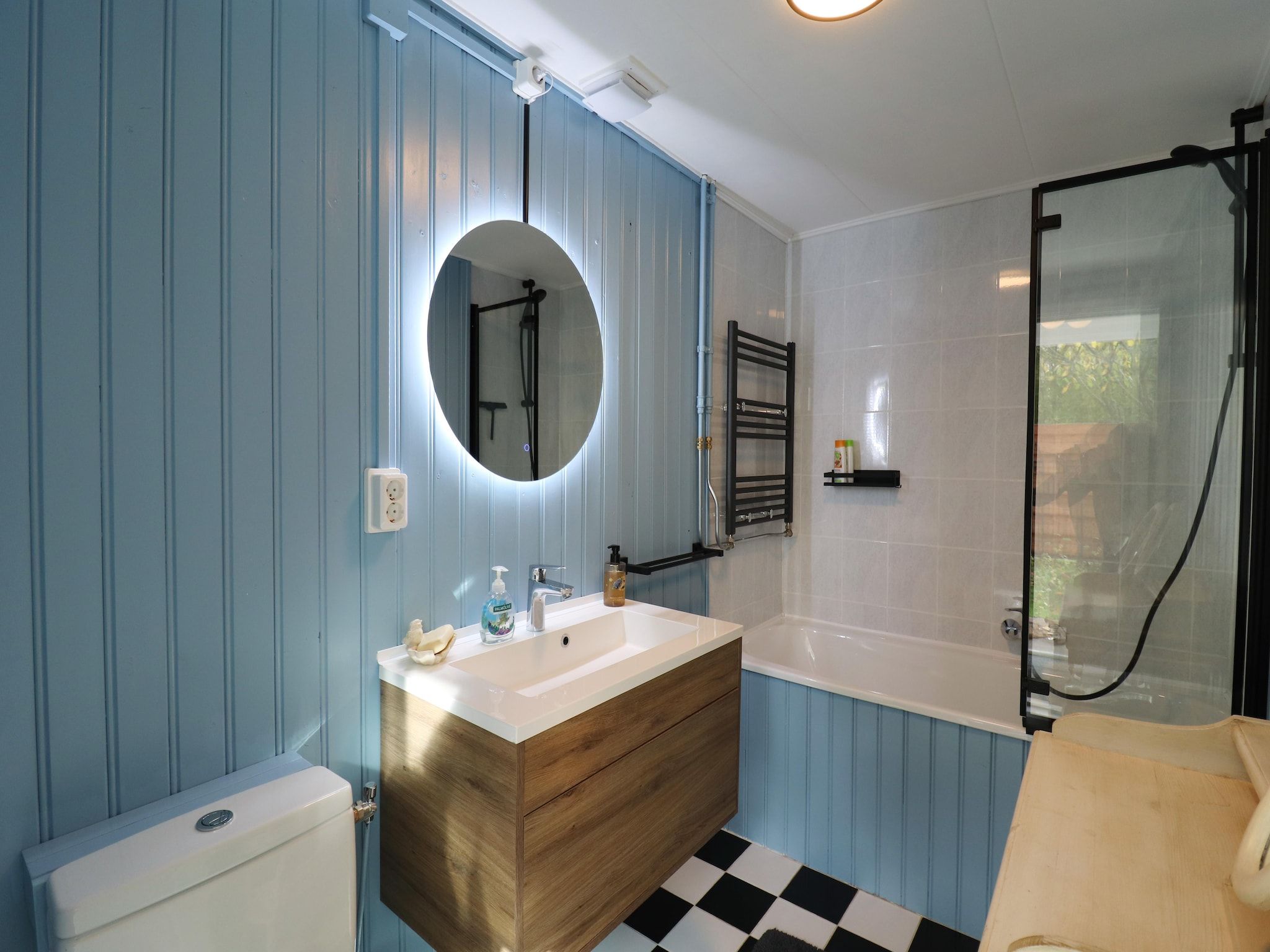 De badkamer van Casa Divera in Noordwijkerhout