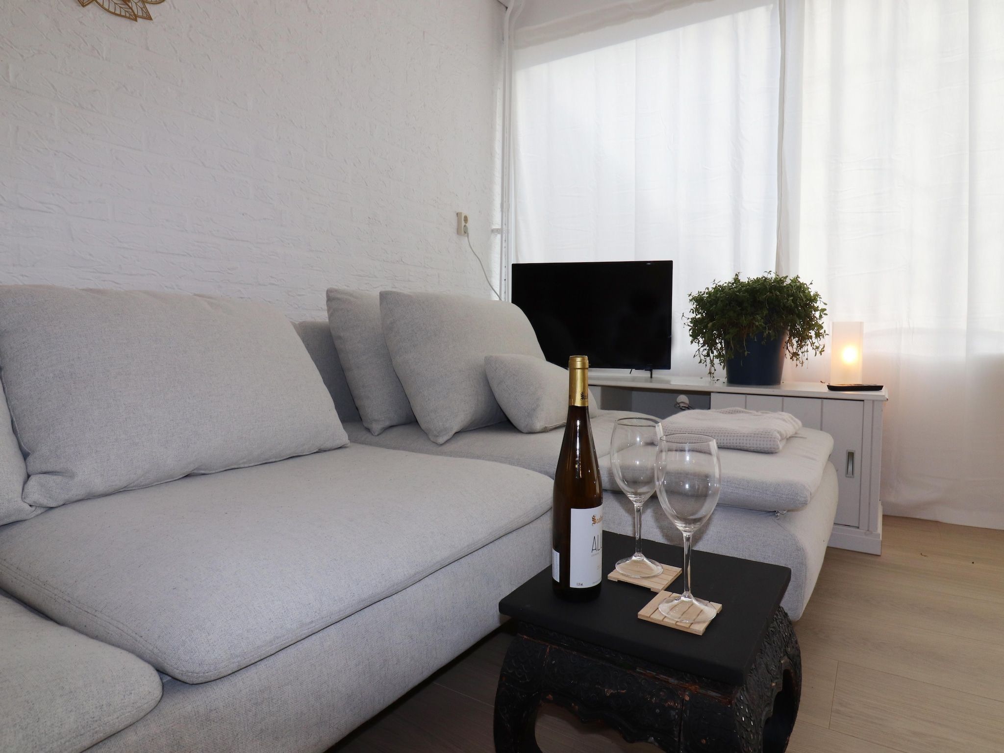 De woonkamer van Casa Divera in Noordwijkerhout