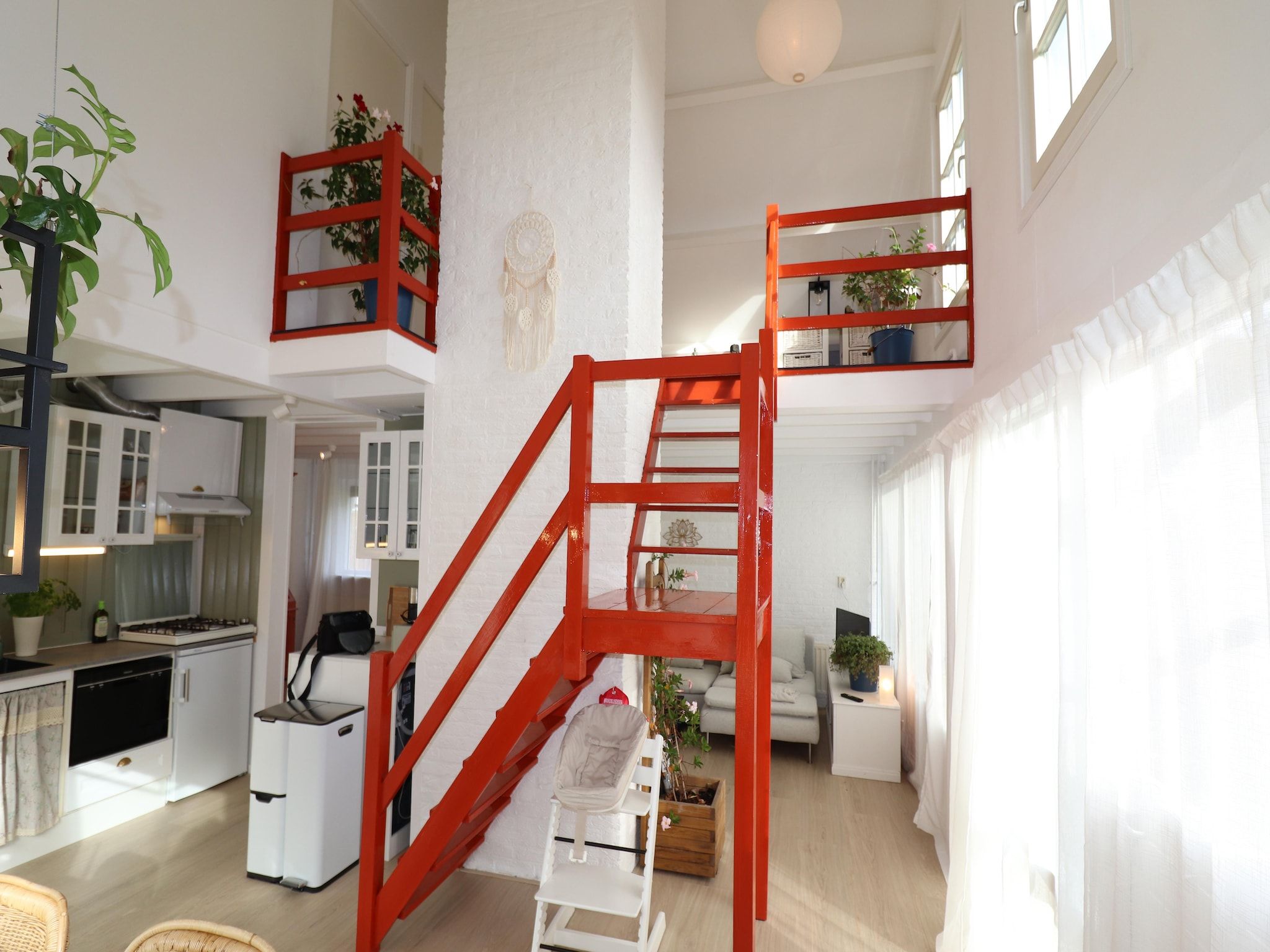 De woonkamer van Casa Divera in Noordwijkerhout