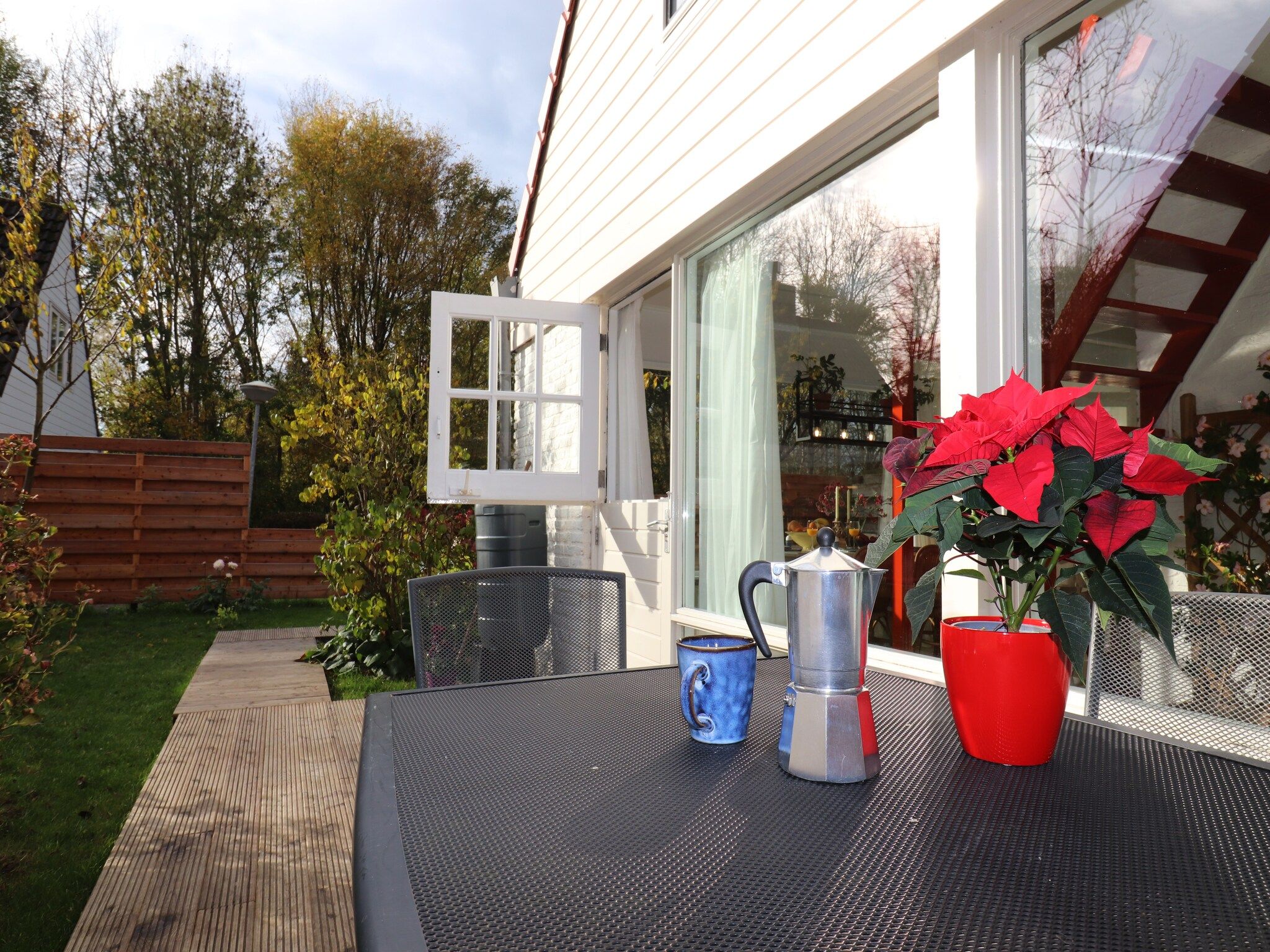 Het terras van Casa Divera in Noordwijkerhout