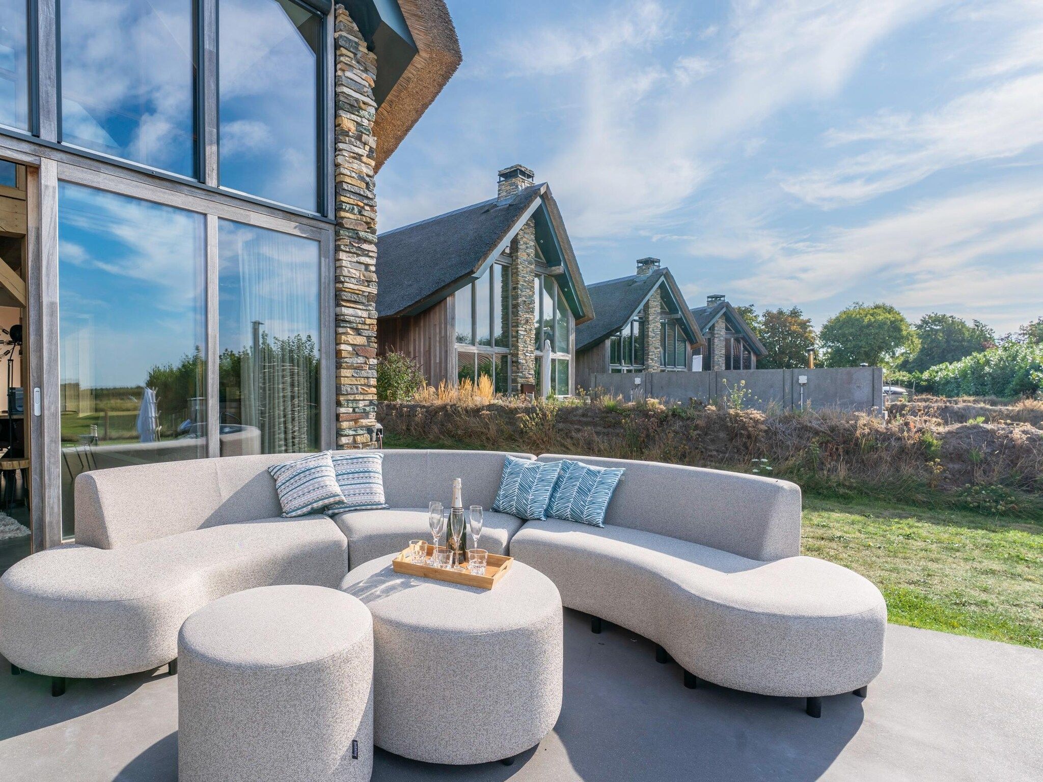 Het terras van Villa Buytenplaats 187 in De Koog