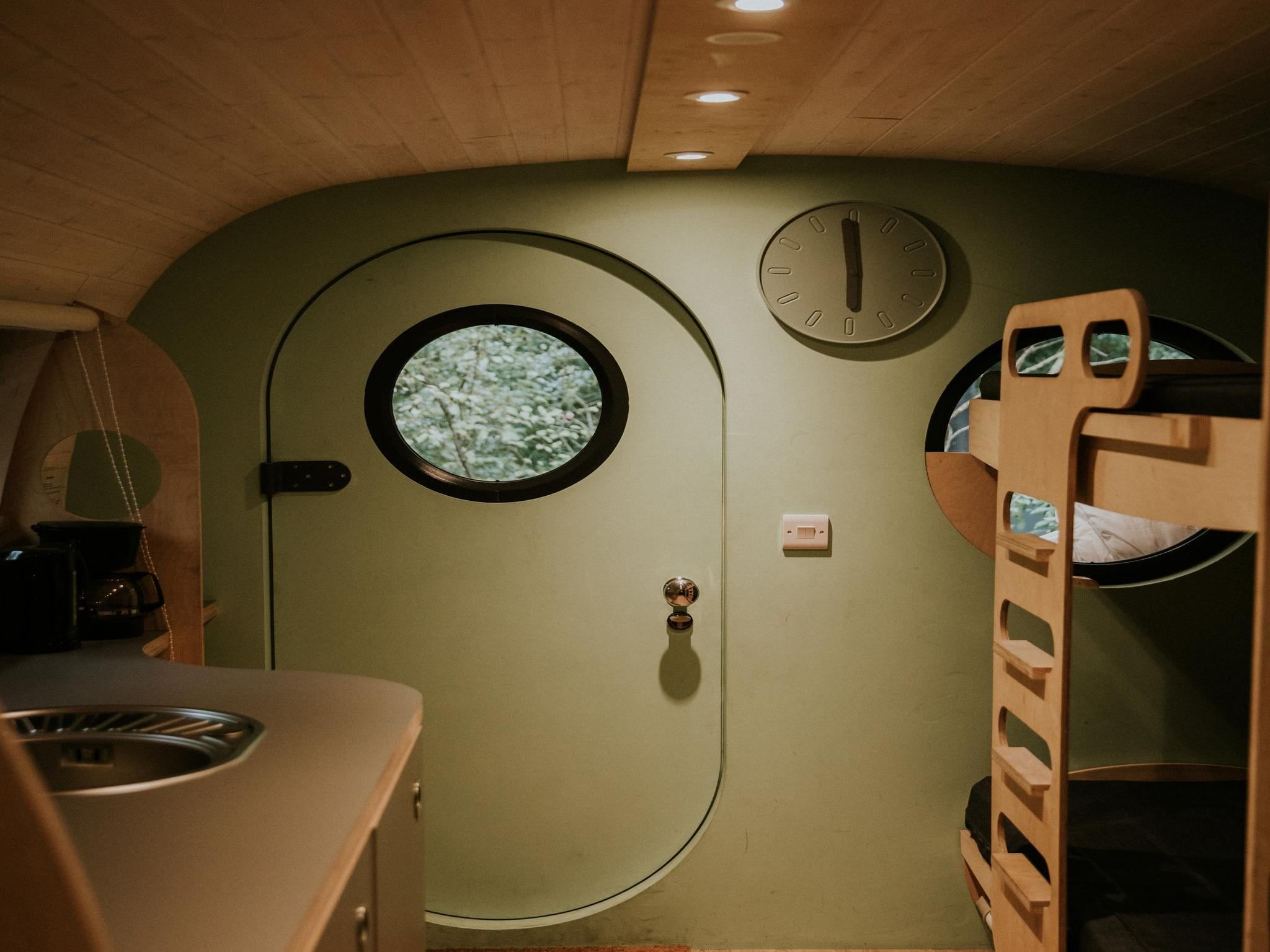 Een slaapkamer van Skycabin | 2-4 persoons in Balkbrug