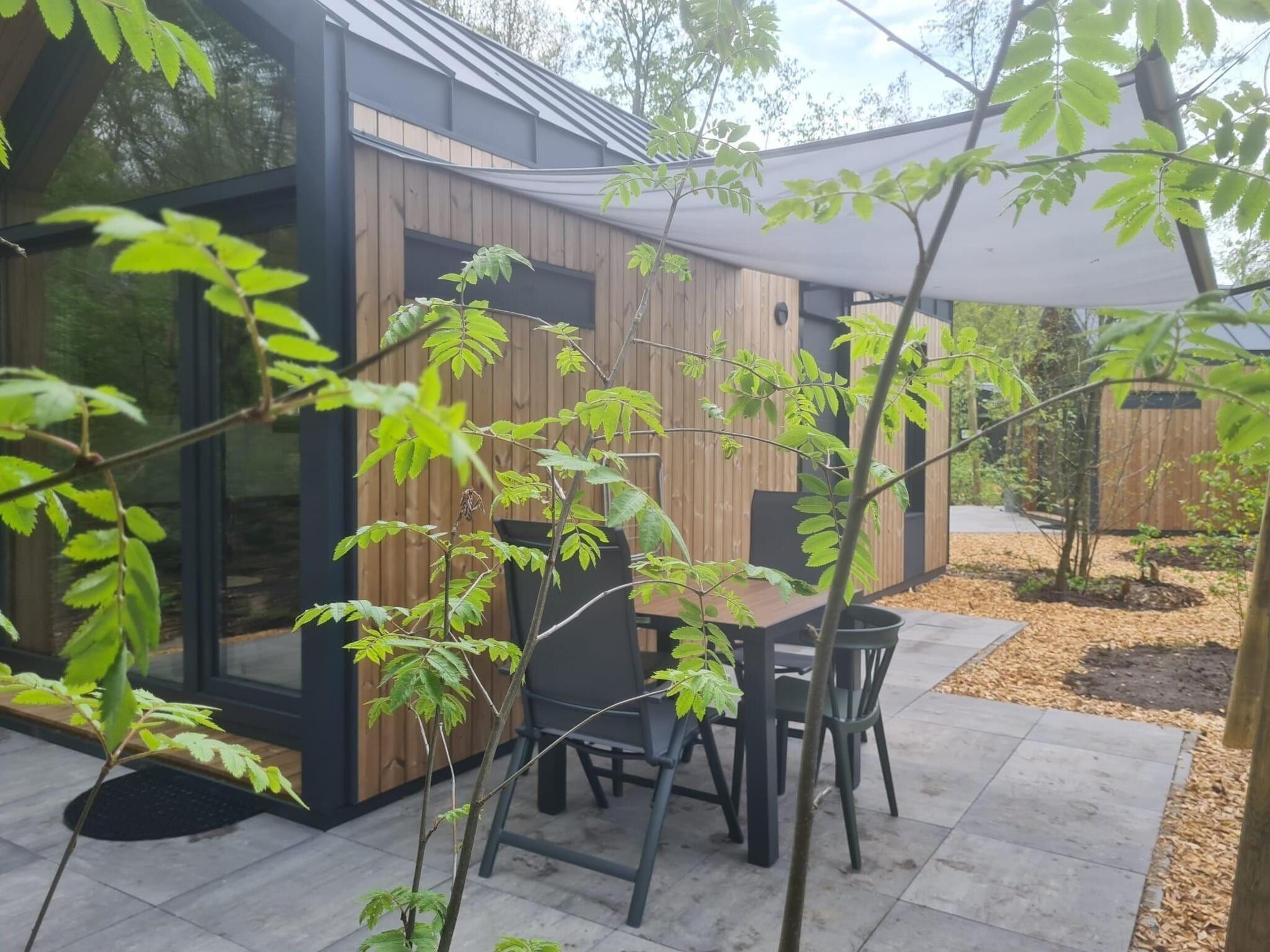 Het terras van Tiny house | 2-4 persoons in Balkbrug