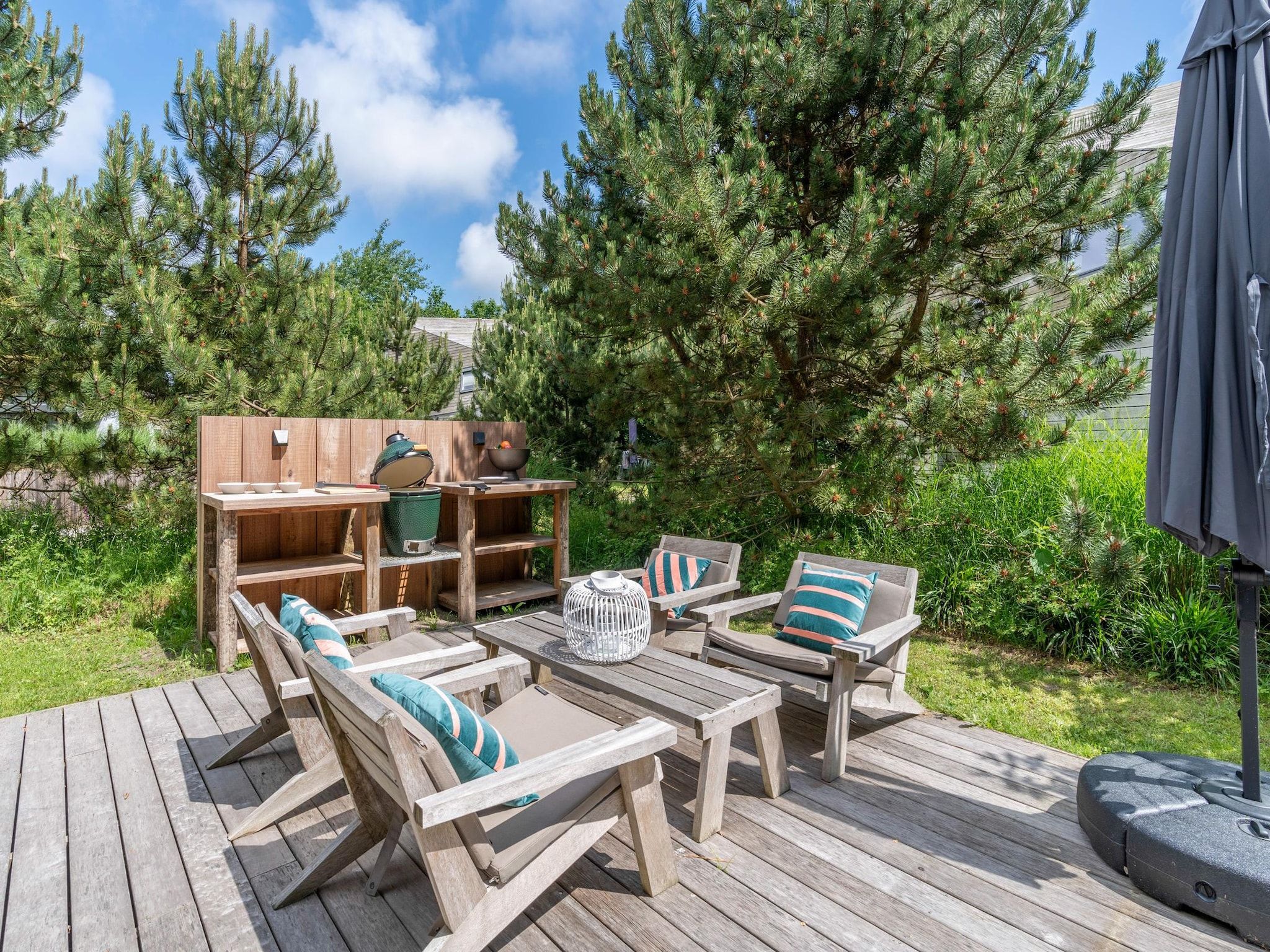 Het terras van Duynzoom 2 in De Koog