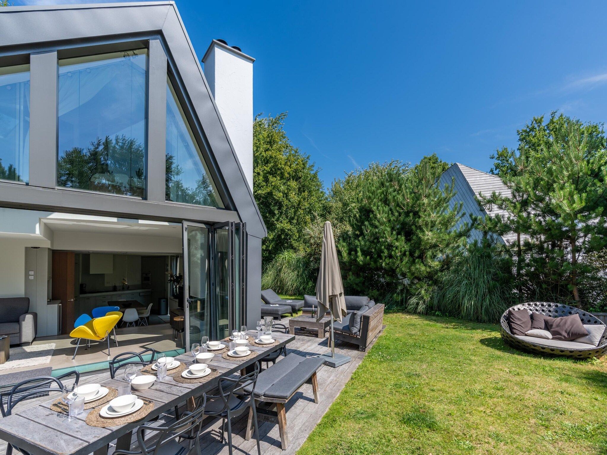 Het terras van Duynzoom 5 in De Koog