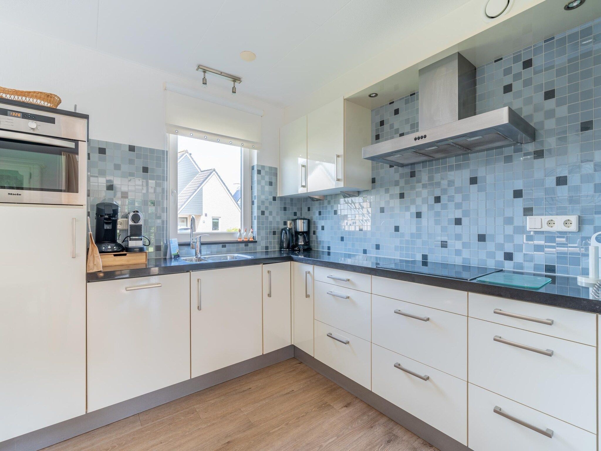 De keuken van Kamperfoelie 61 in De Koog