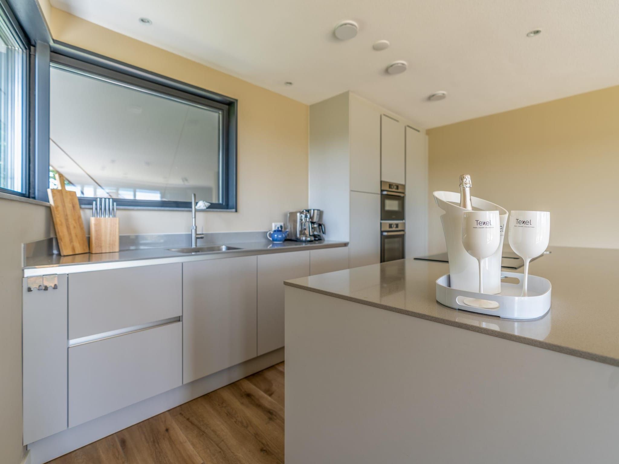 De keuken van Waalerburght 14 in De Waal