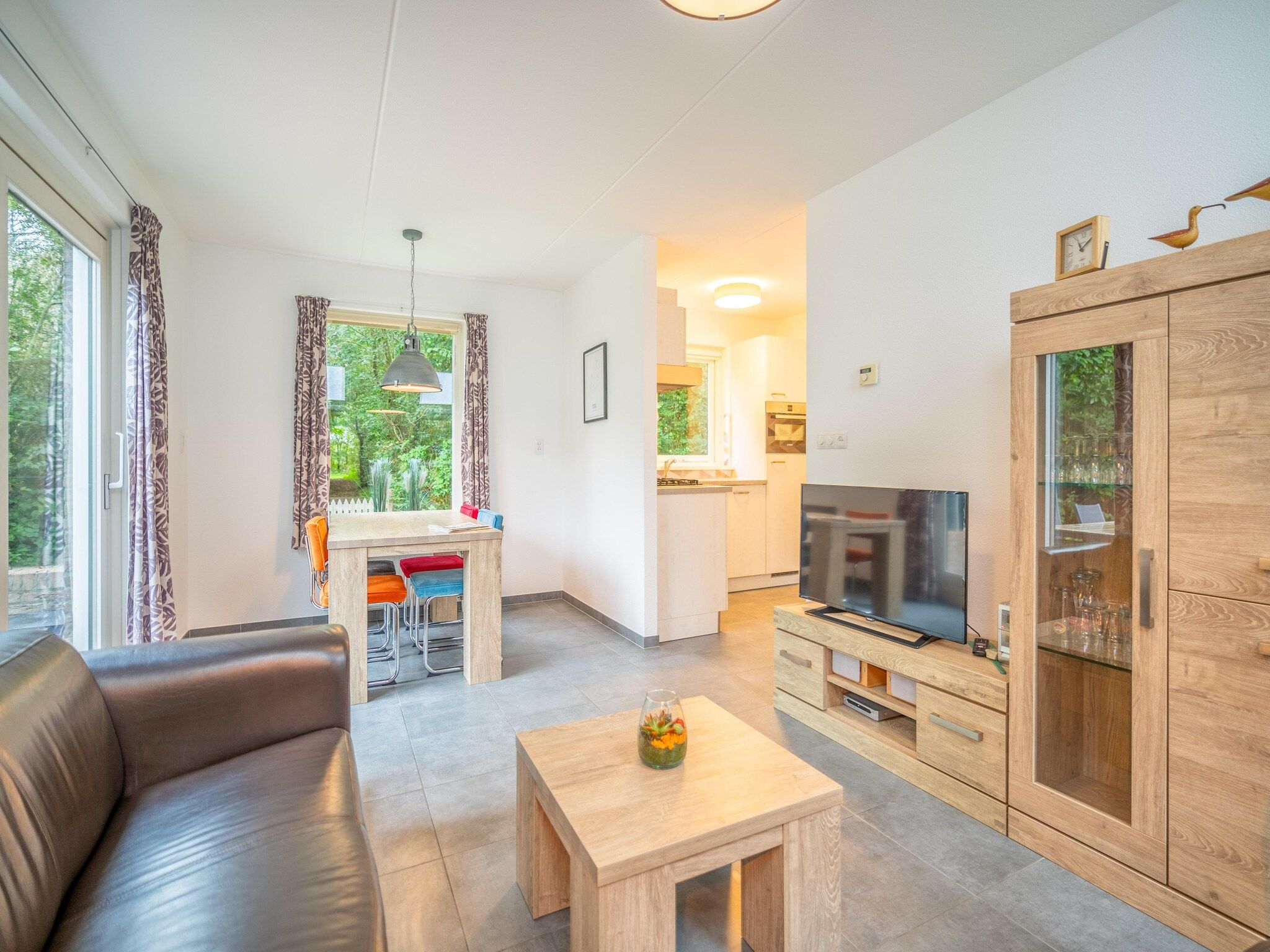 De woonkamer van Nieuwlanderweg 51 in De Waal