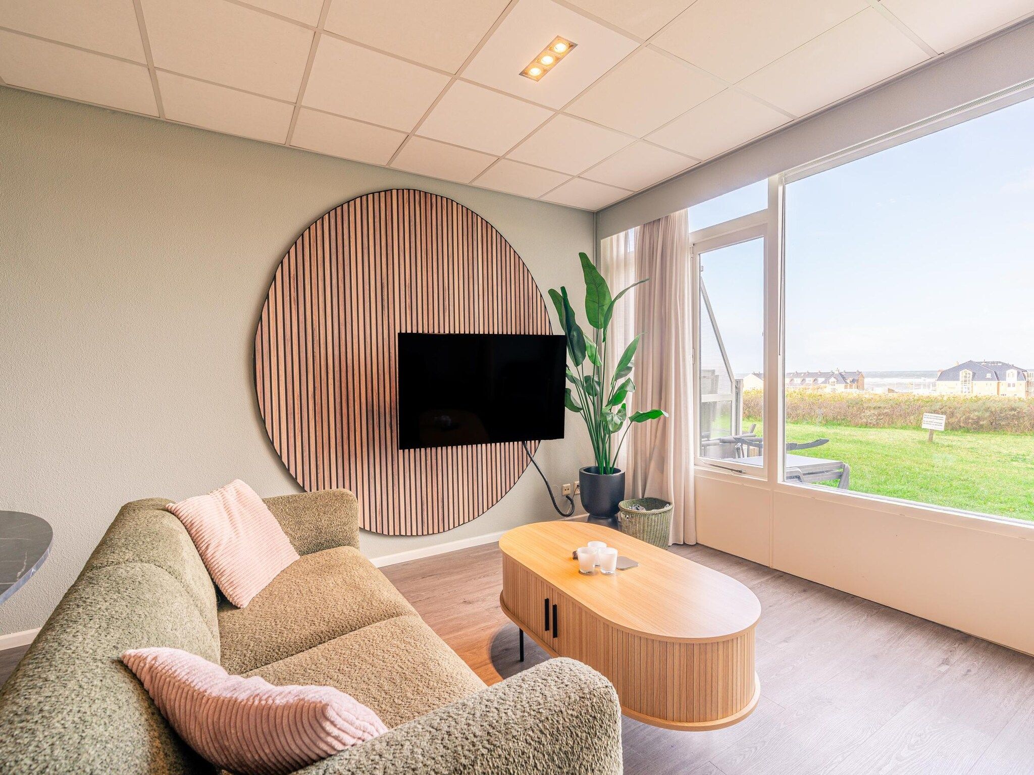 De woonkamer van Juliana 028 in De Koog