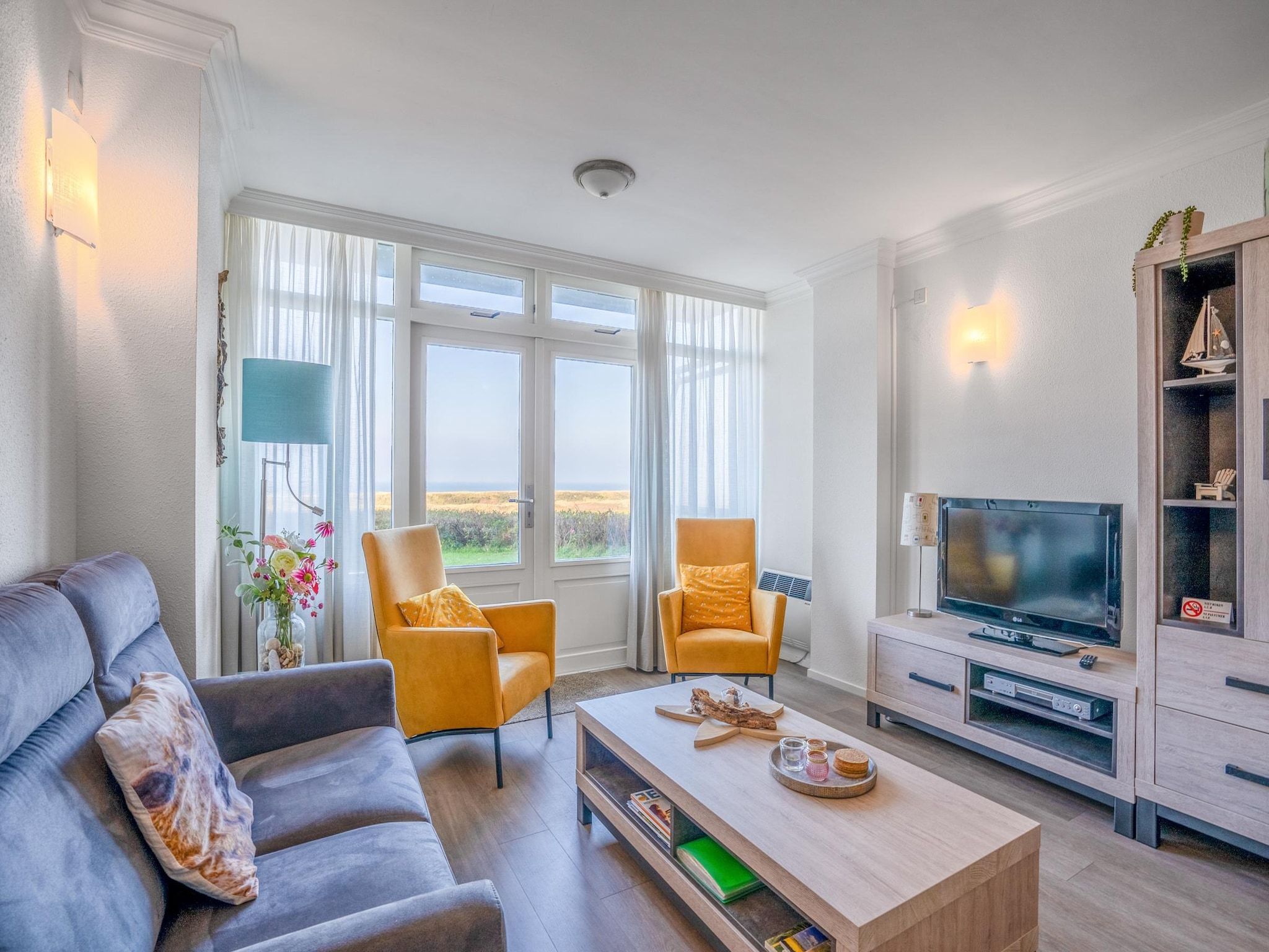 De woonkamer van Juliana 058 in De Koog