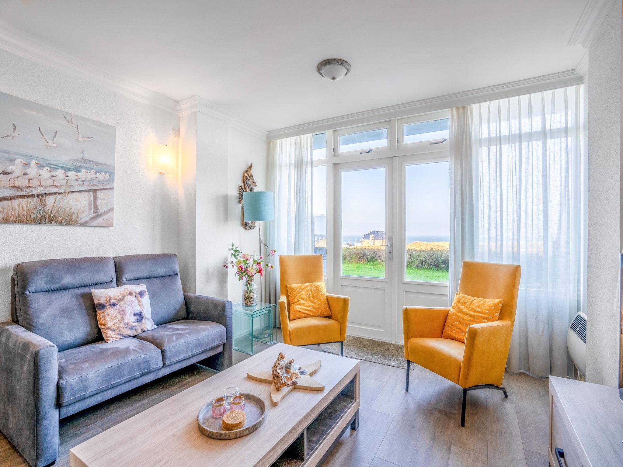 De woonkamer van Juliana 058 in De Koog