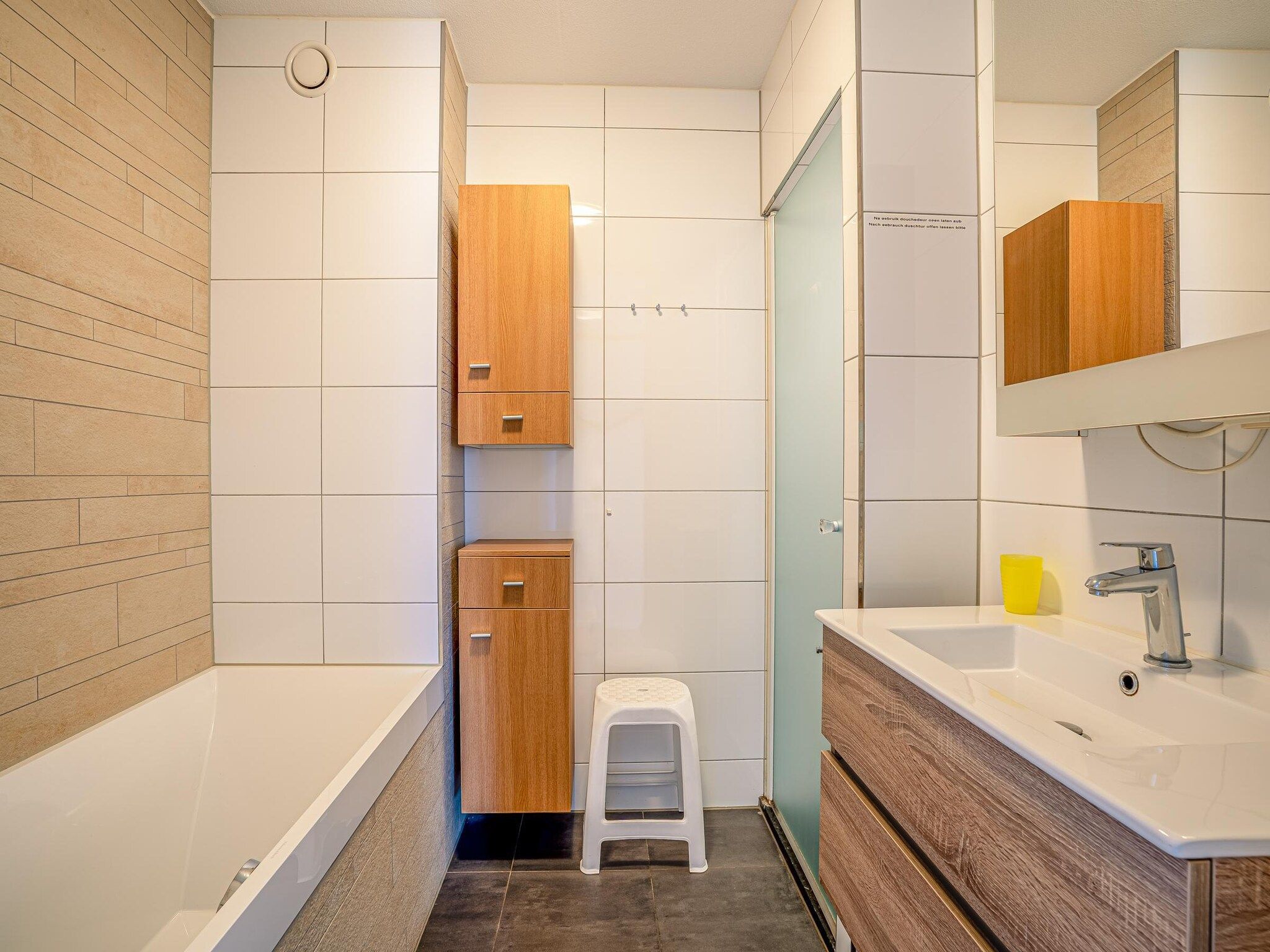 De badkamer van Juliana 070 in De Koog