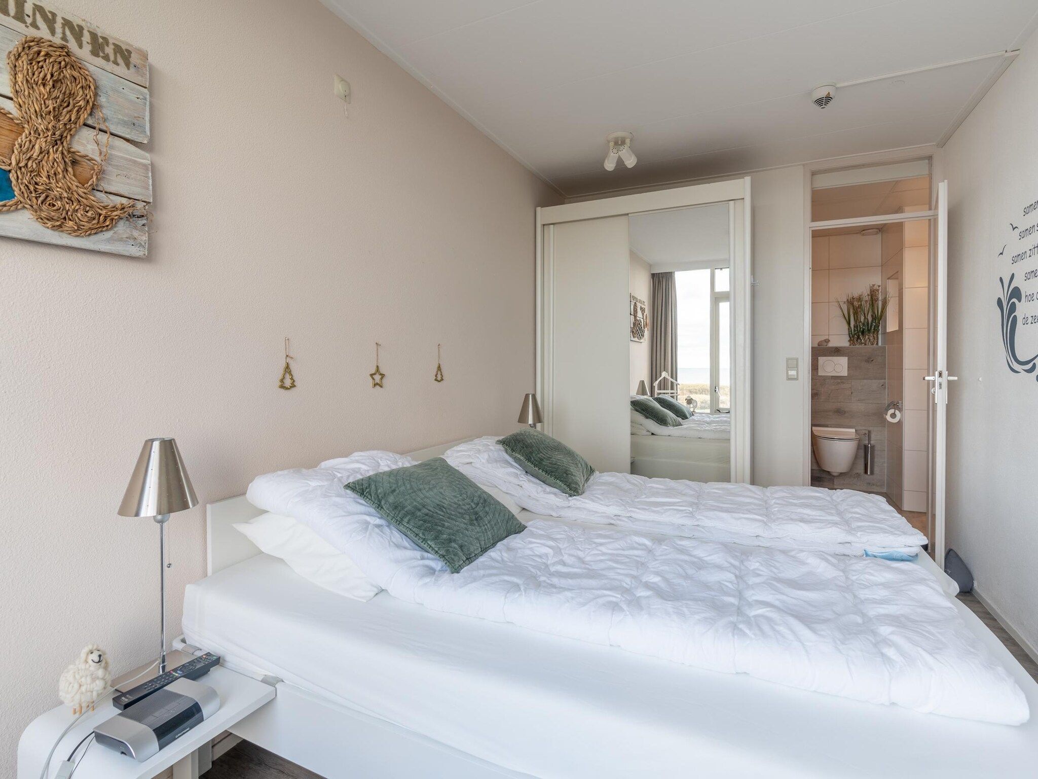 Een slaapkamer van Juliana 114 in De Koog