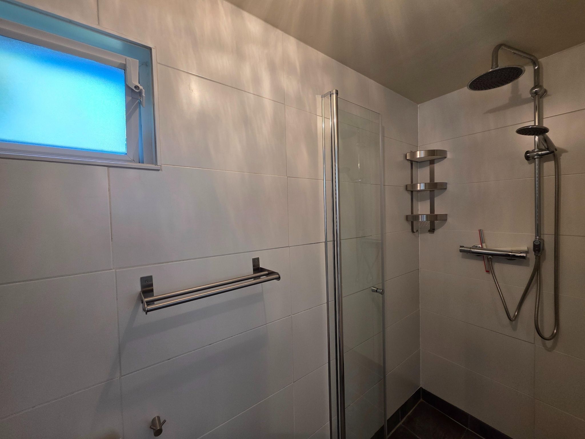 De badkamer van Ruijslaan 13C - Achter de zandduyn in De Koog